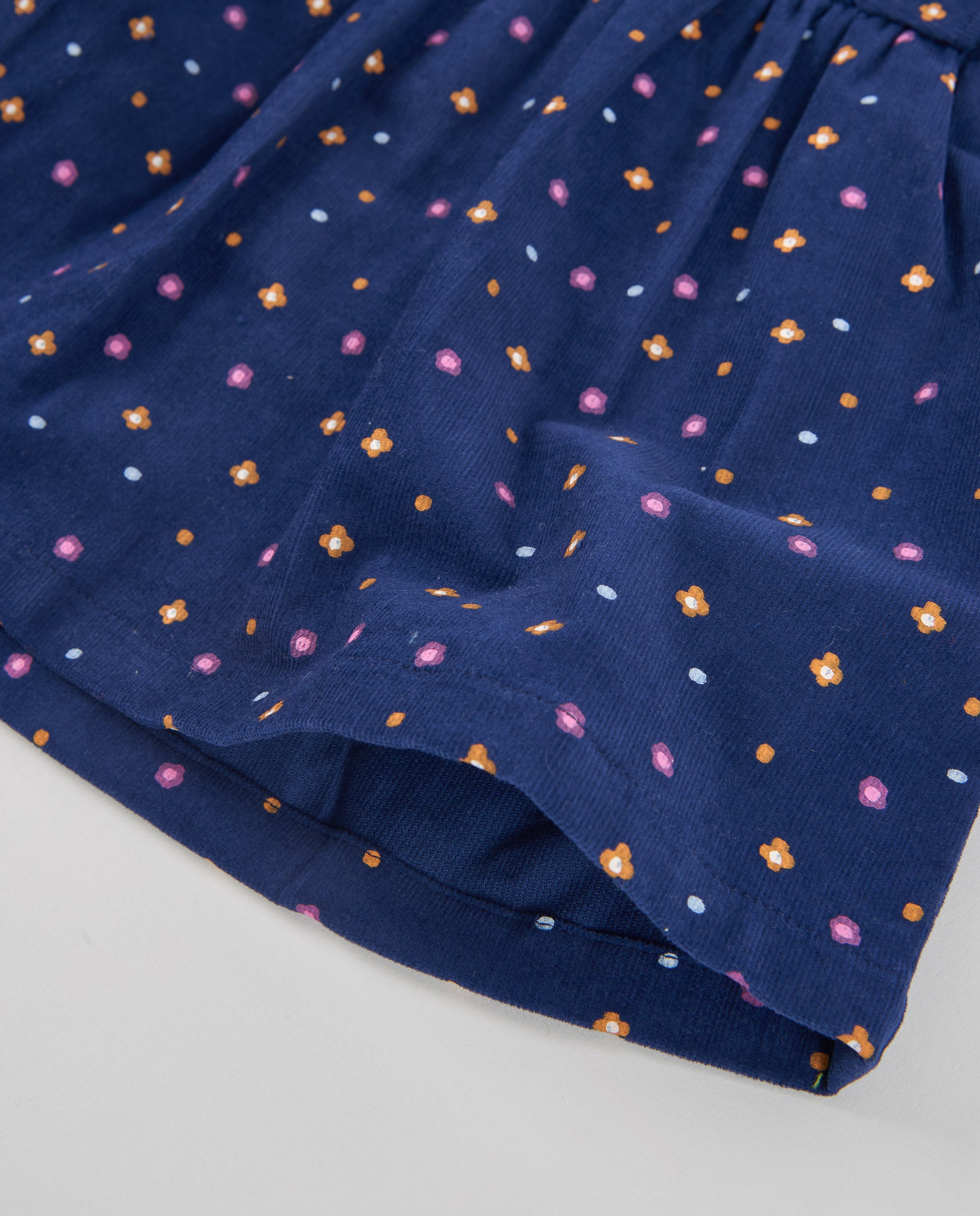 Conjunto de bebé con camiseta de punto y vestido floral de tela plana