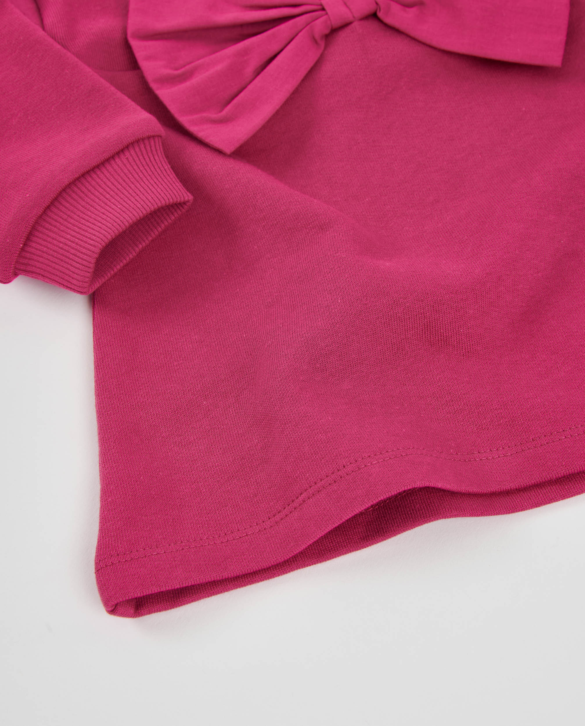 Vestido de niña de felpa con lazo frontal y corte recto