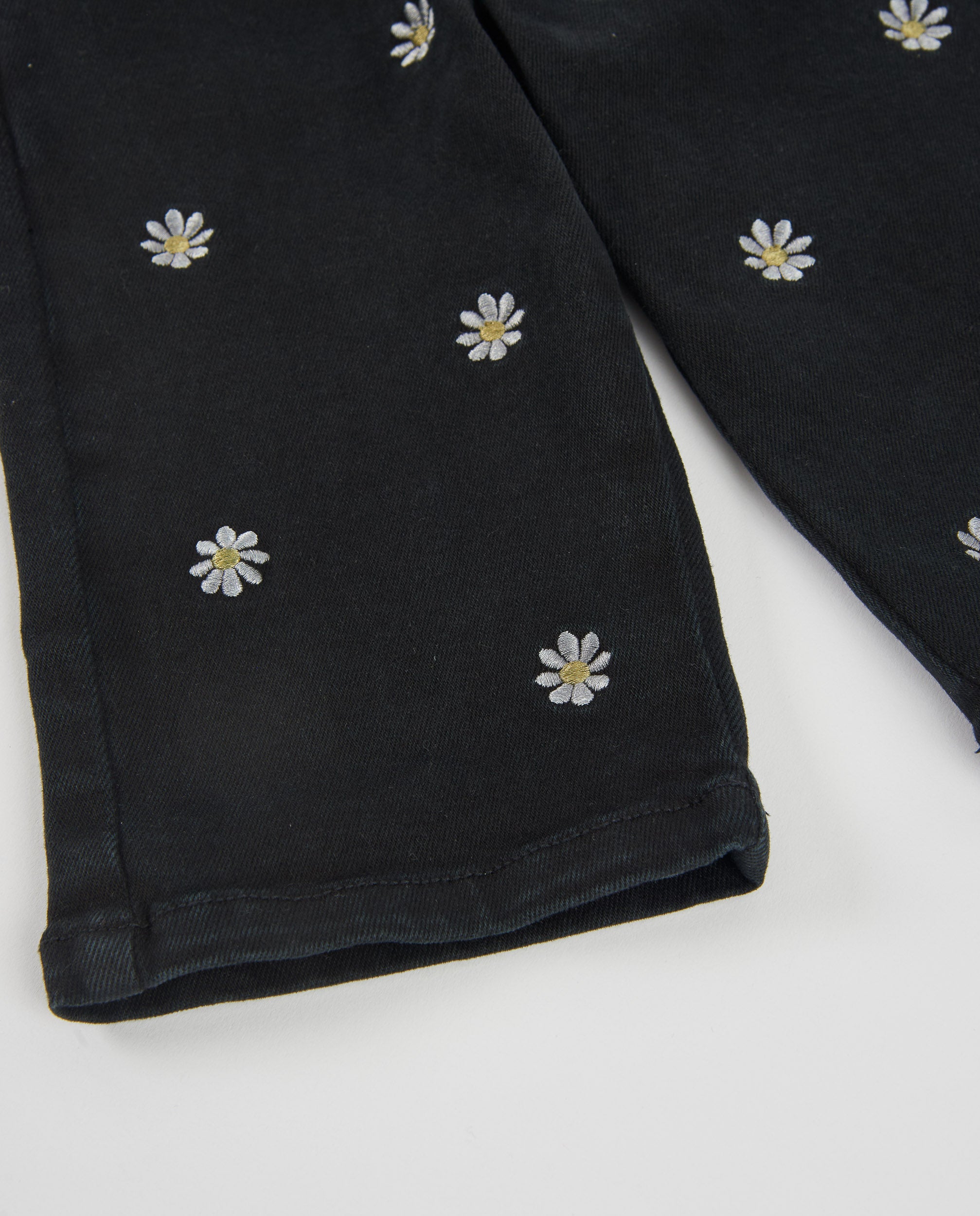 Pantalón de niña de tela plana con bordados florales