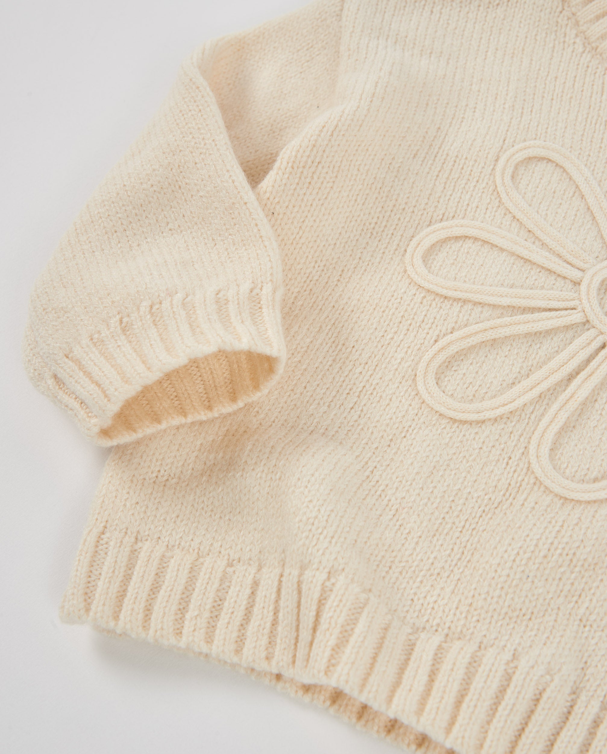 Sudadera de niña de tricot con detalle floral y tacto suave