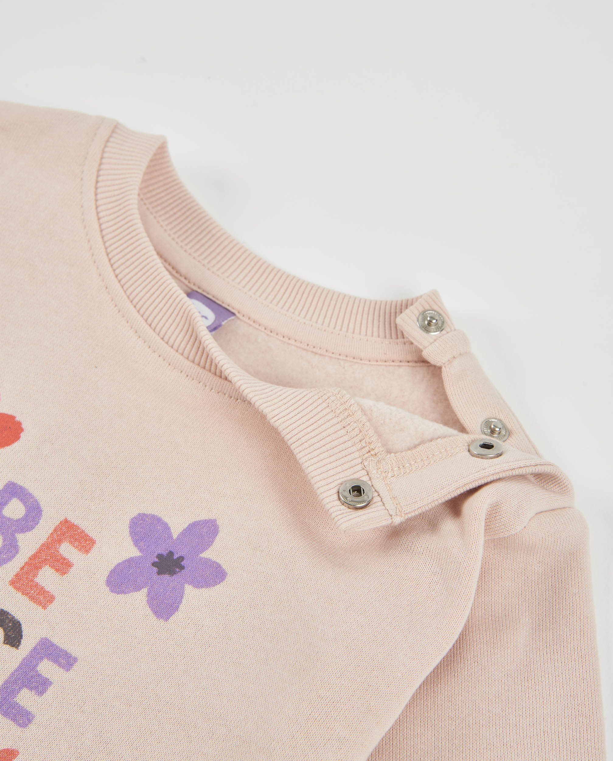 Vestido de niña de felpa con mensaje bordado y flores