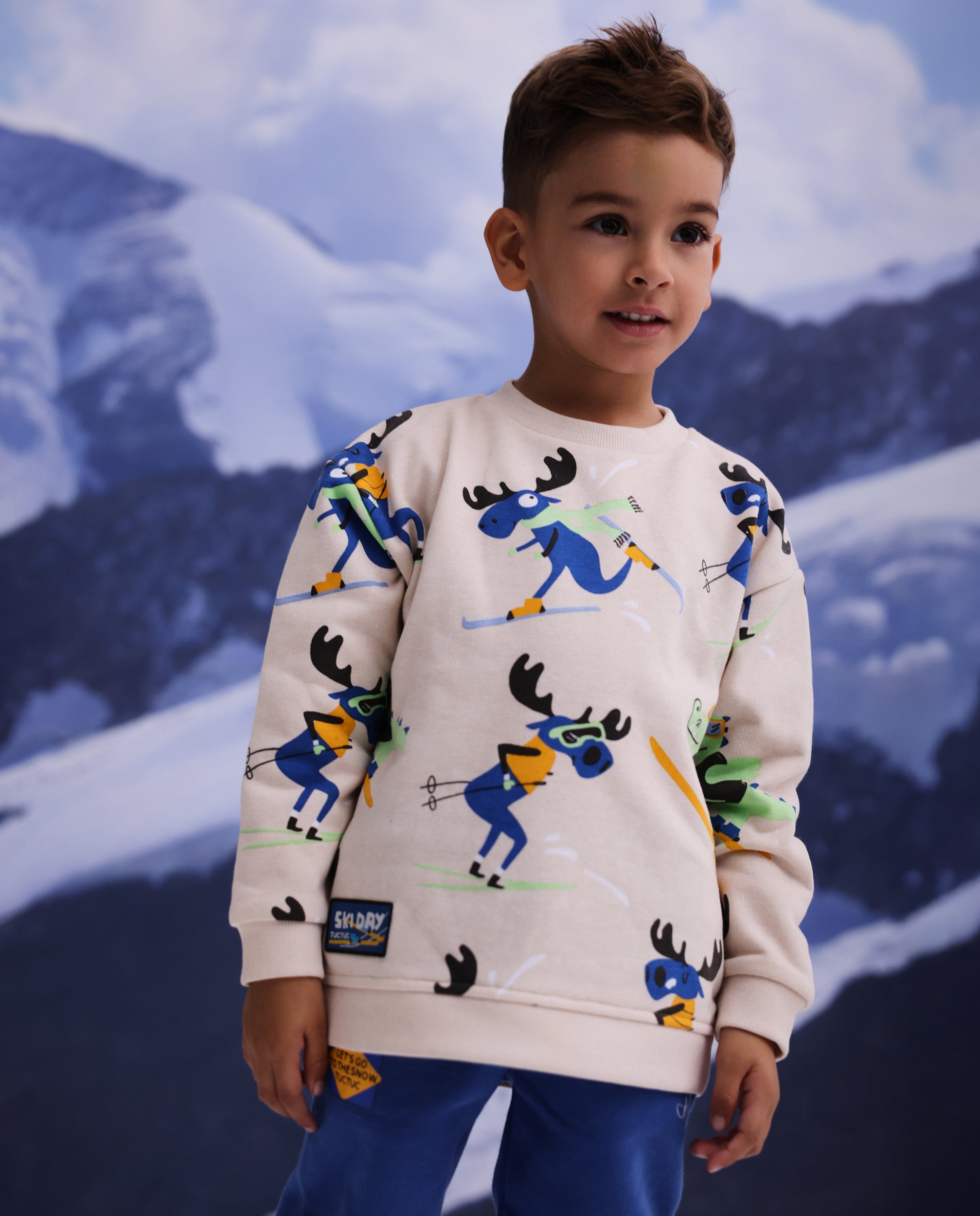 Conjunto de niño de felpa con estampado de cocodrilos y pantalón a juego