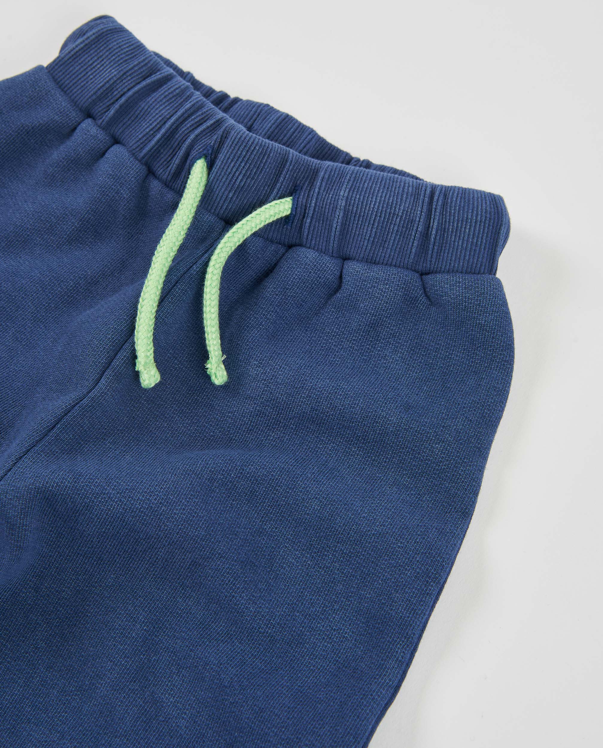 Pantalón de niño de felpa con cintura elástica y cordón