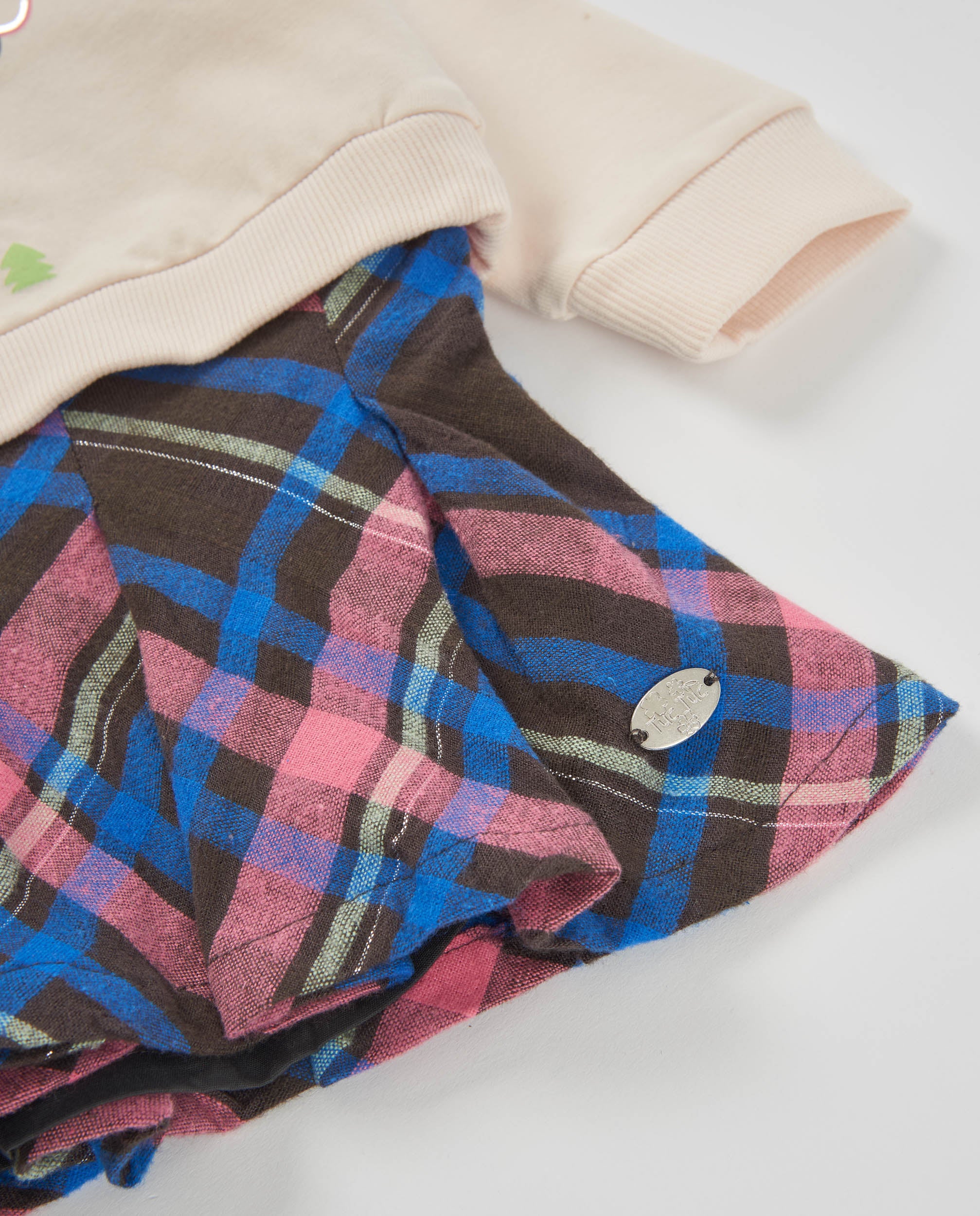 Vestido de niña con cuerpo de felpa y falda de cuadros