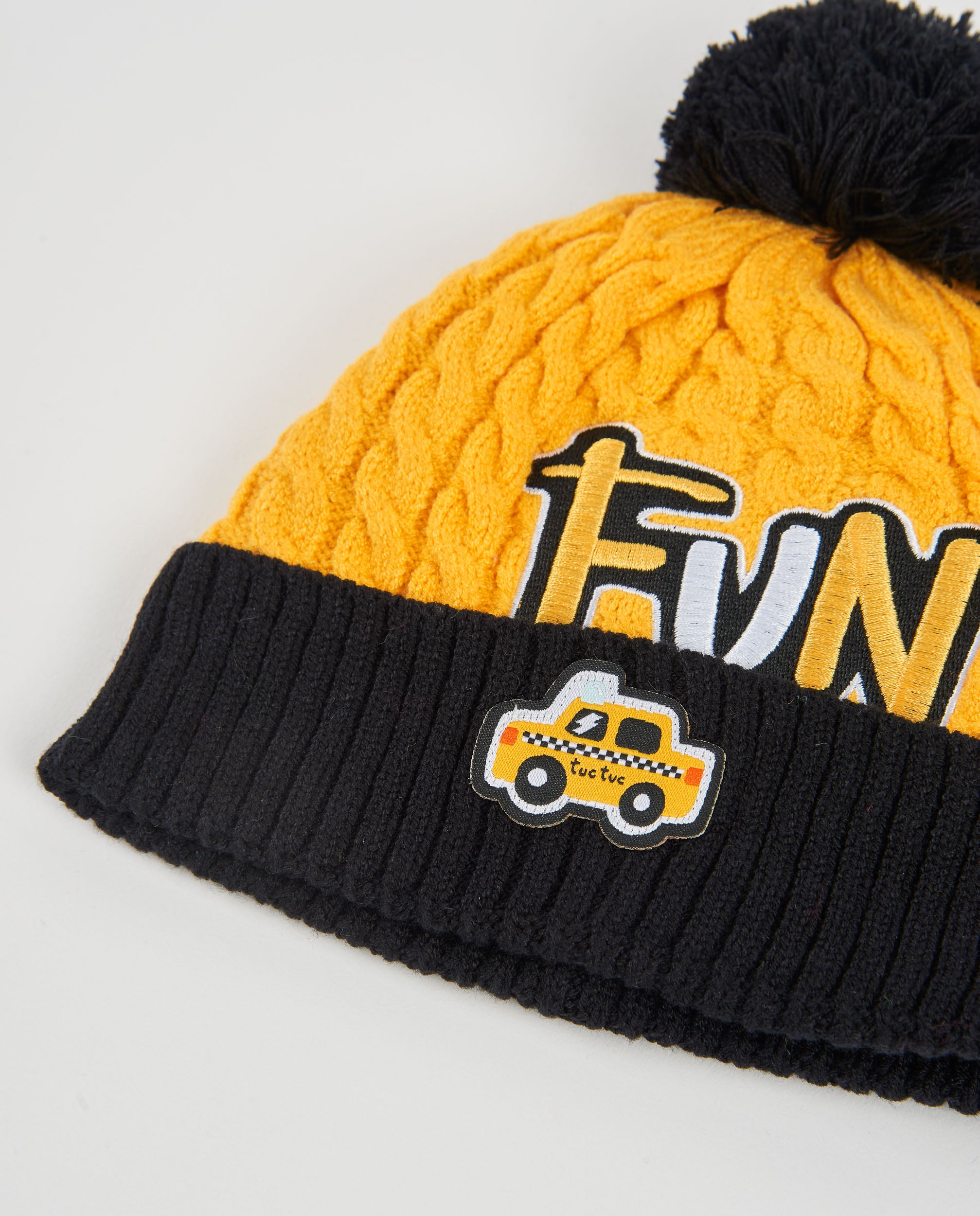 Set de niño de tricot con gorro de pompón y braga de cuello a juego