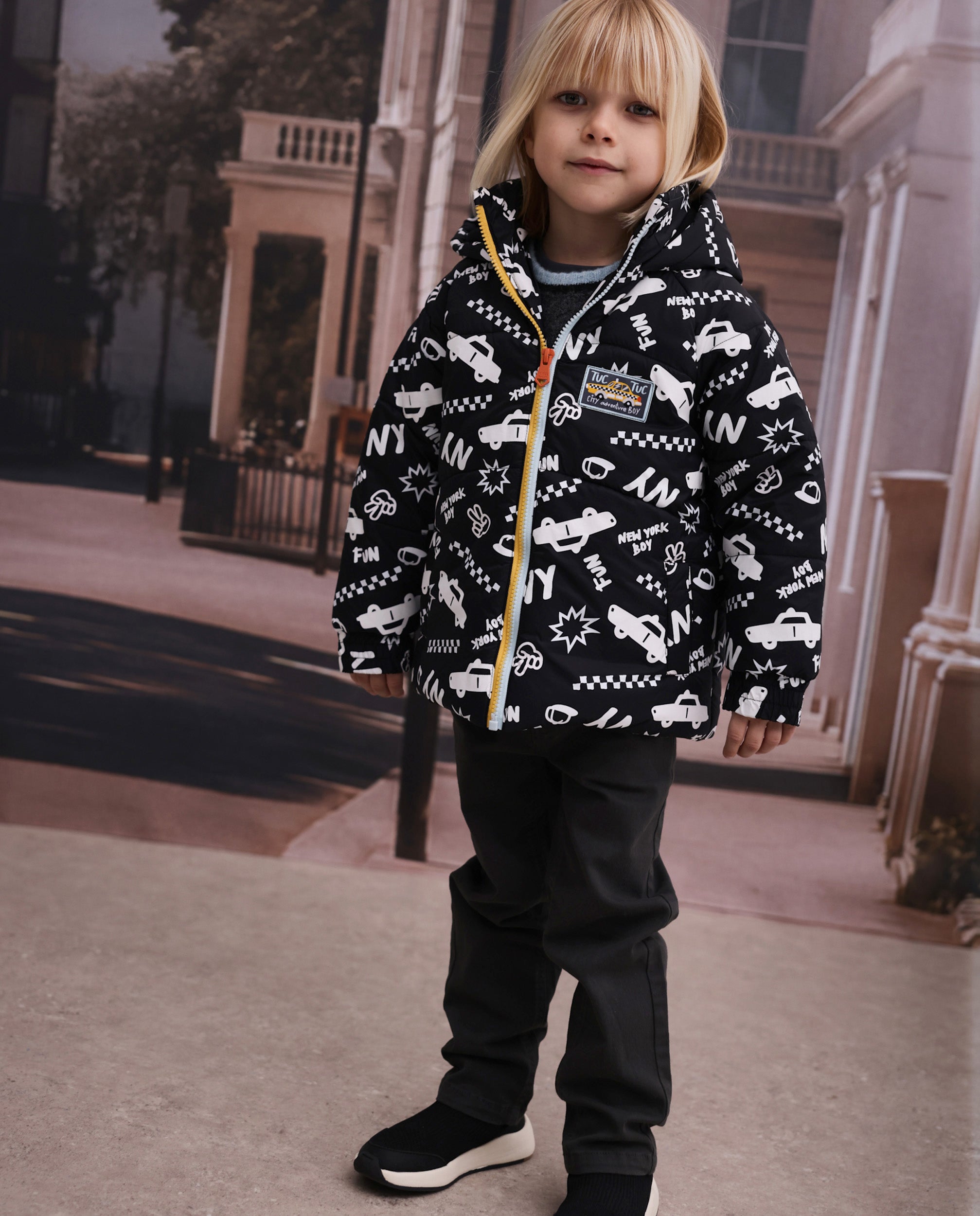 Pantalón de niño de tela plana con bolsillos y corte cómodo