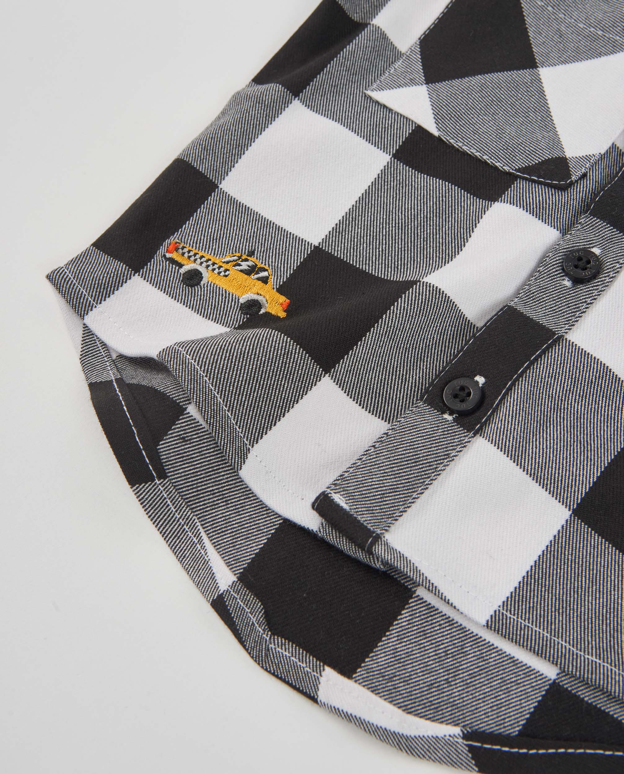 Camisa de niño de tela plana con diseño de cuadros y bolsillo bordado