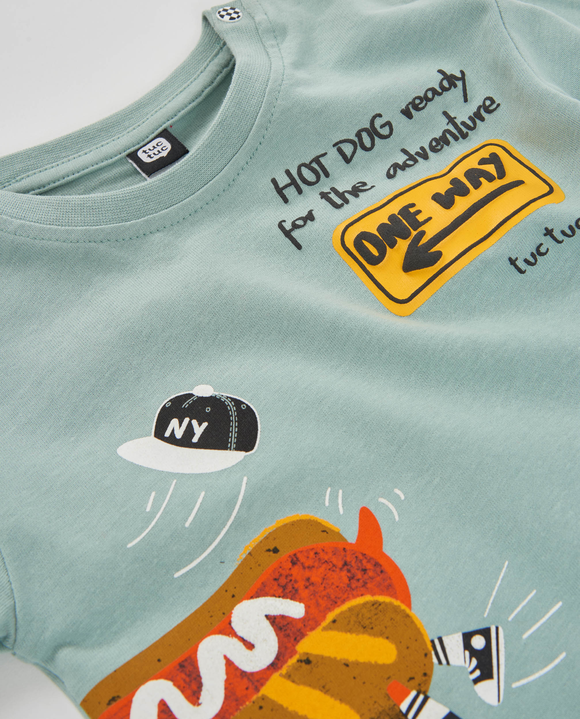 Camiseta de niño de punto con manga larga y estampado colorido