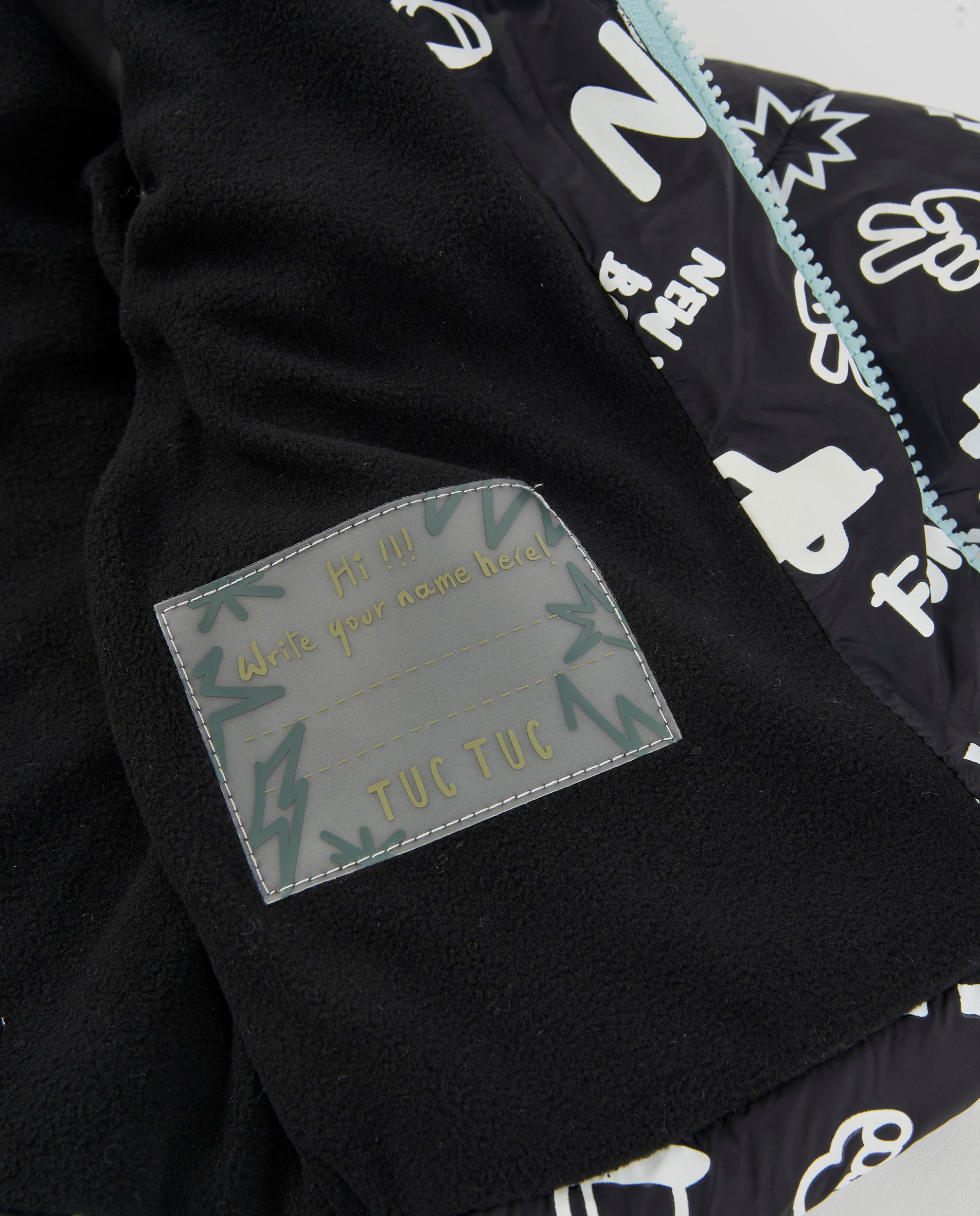 Abrigo de niño de tela plana con capucha y estampado urbano