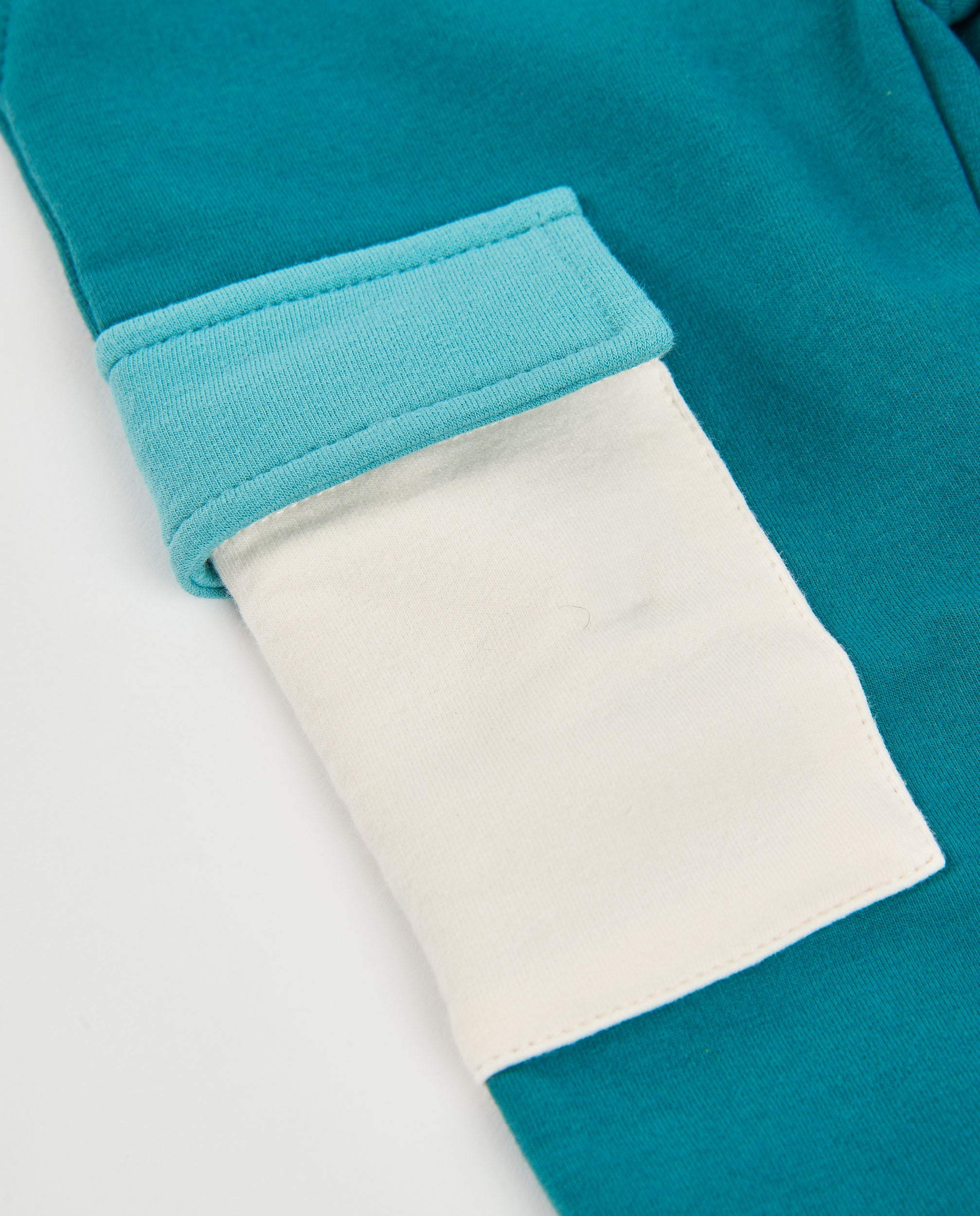 Pantalón de niño de felpa con bolsillo de parche