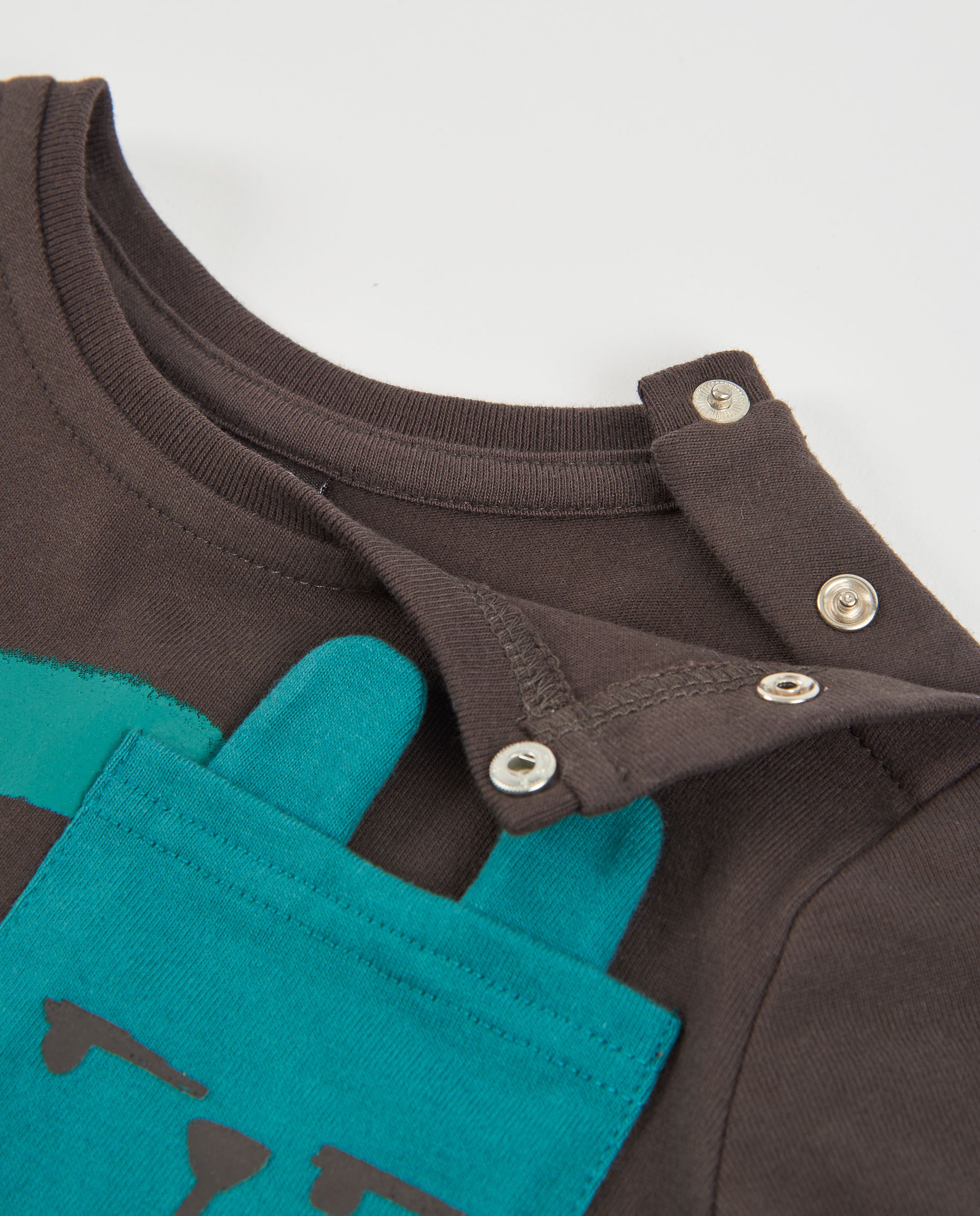 Camiseta de niño de punto con manga larga y estampado frontal