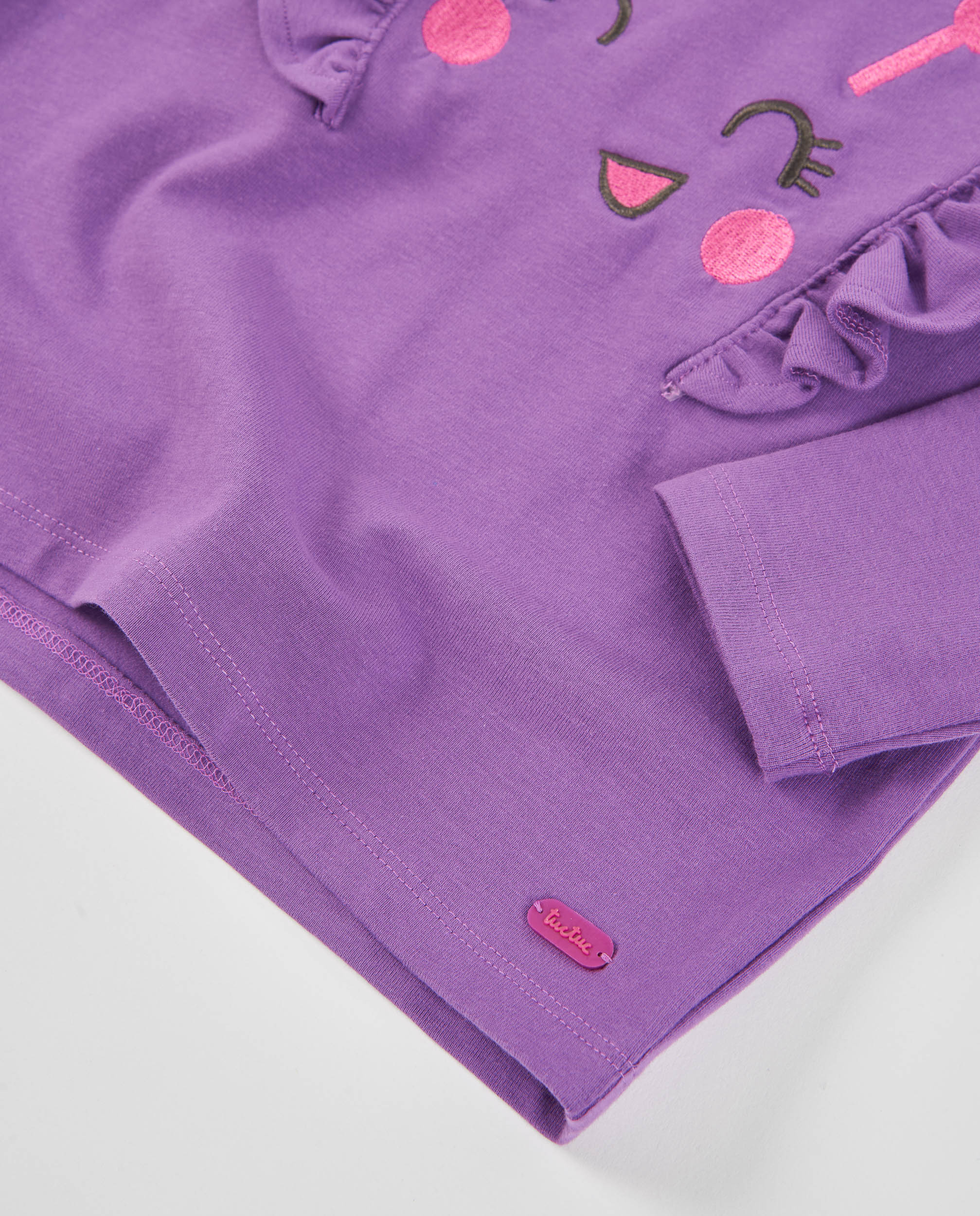 Camiseta de niña de punto con volantes en los hombros y diseño divertido