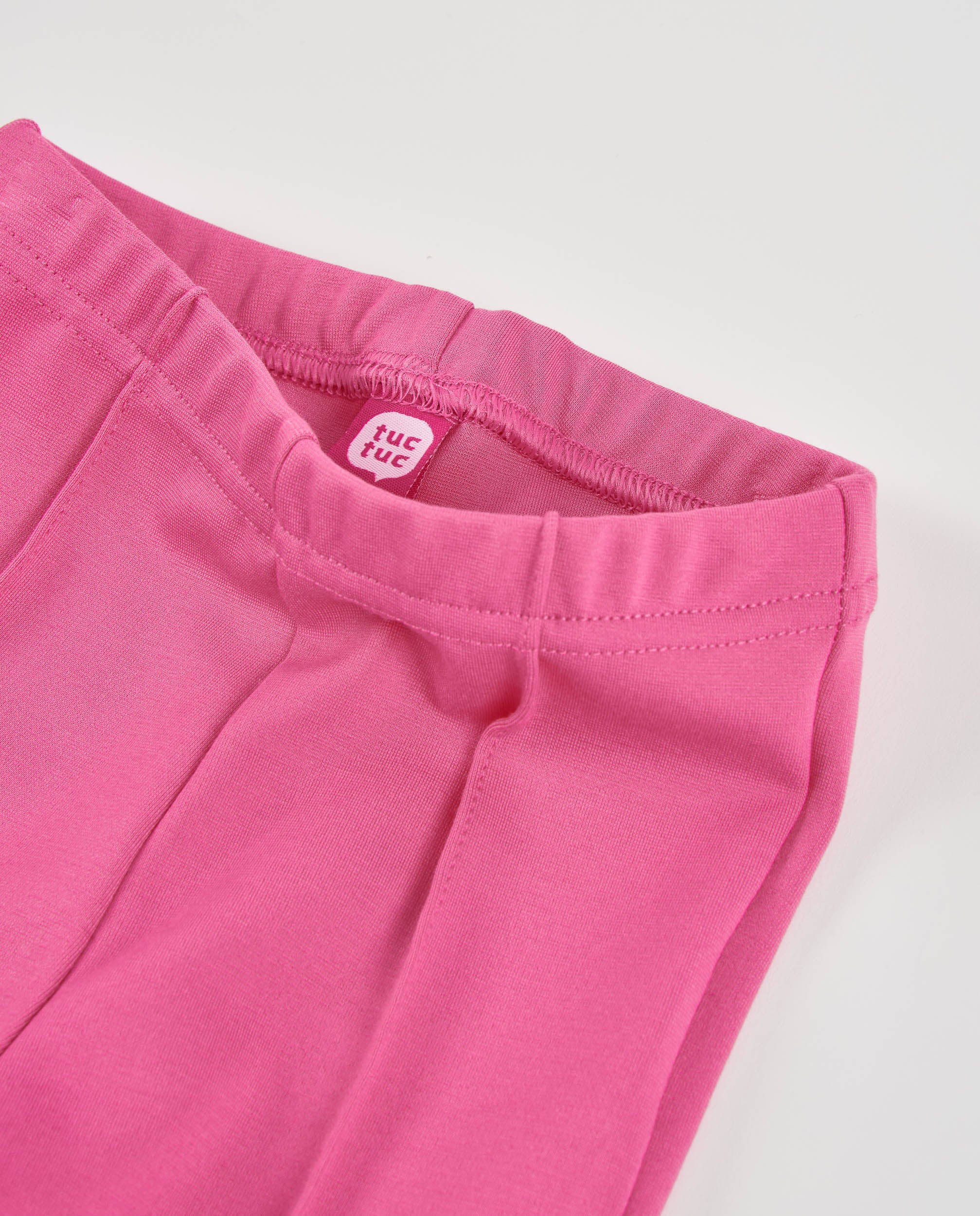 Pantalón de niña de punto con corte acampanado y cinturilla elástica