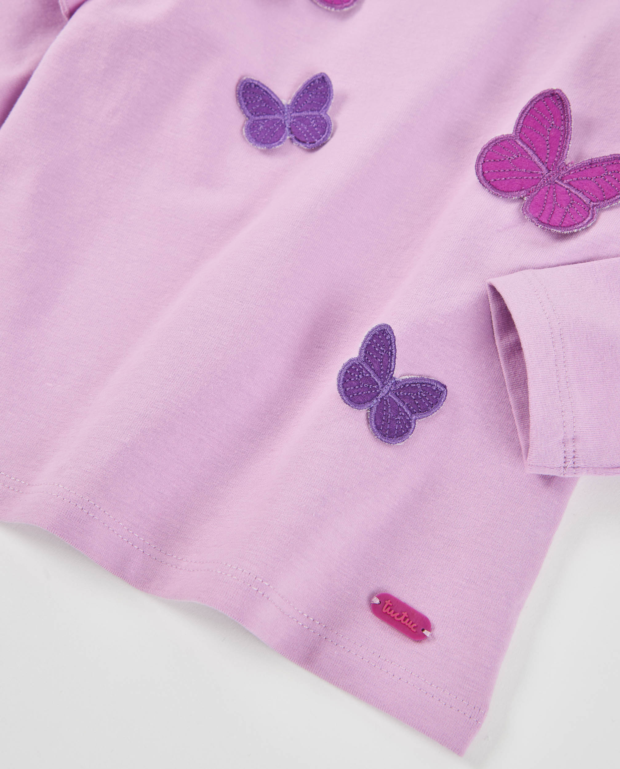 Camiseta de niña de punto con volantes en hombros y bordado mariposas