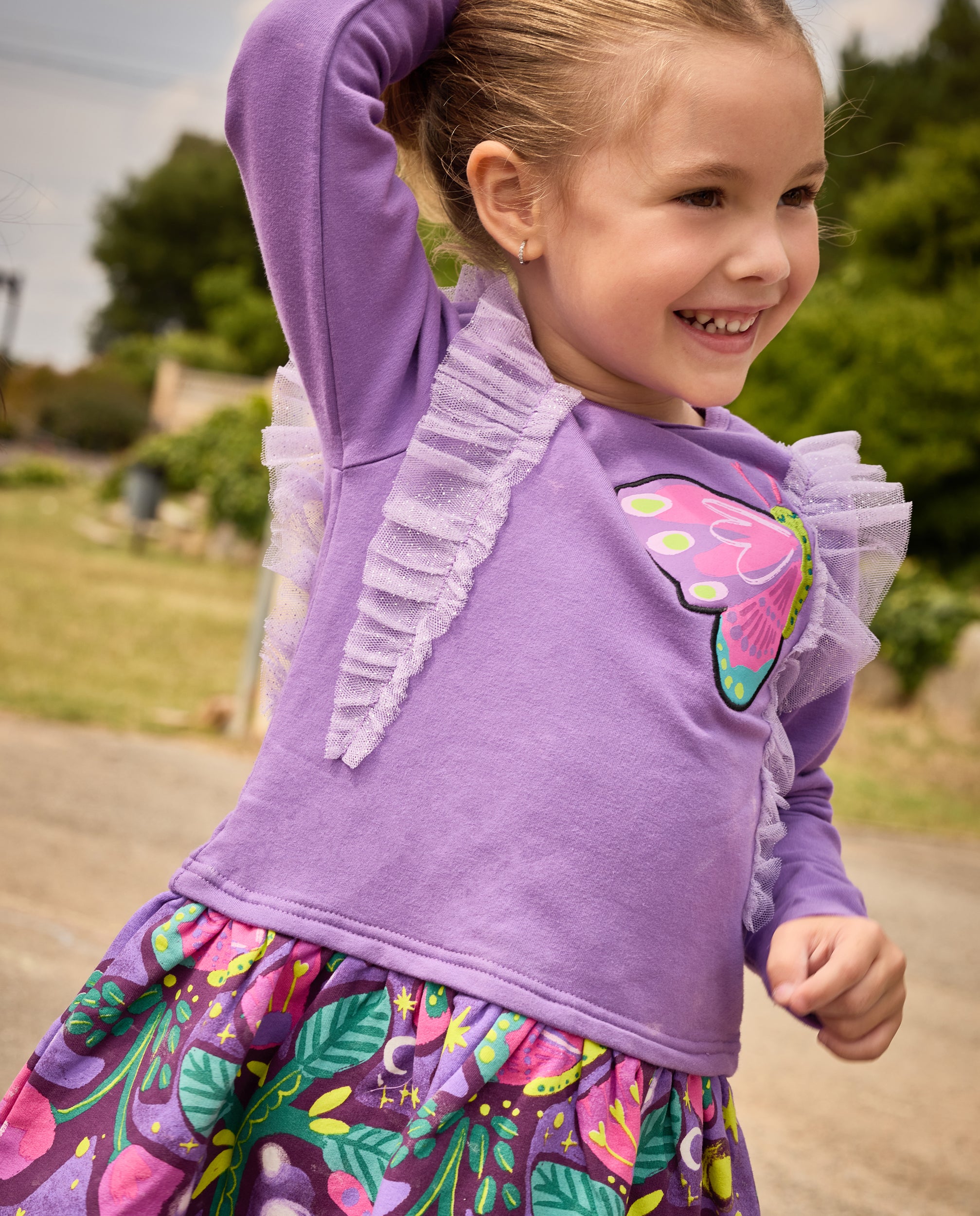 Vestido de niña de felpa con volantes y estampado floral