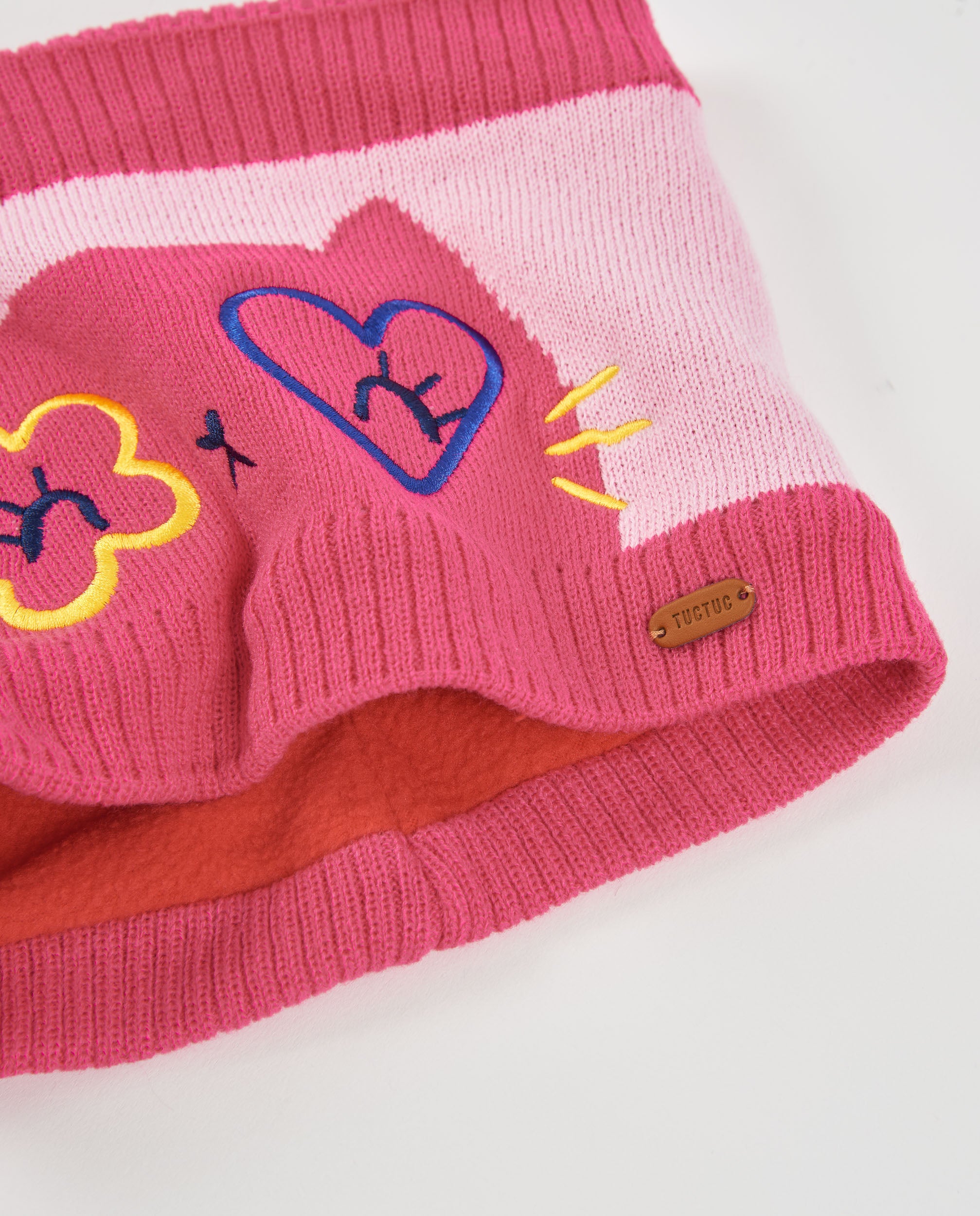 Set de niña de tricot con gorro de pompón y braga de cuello