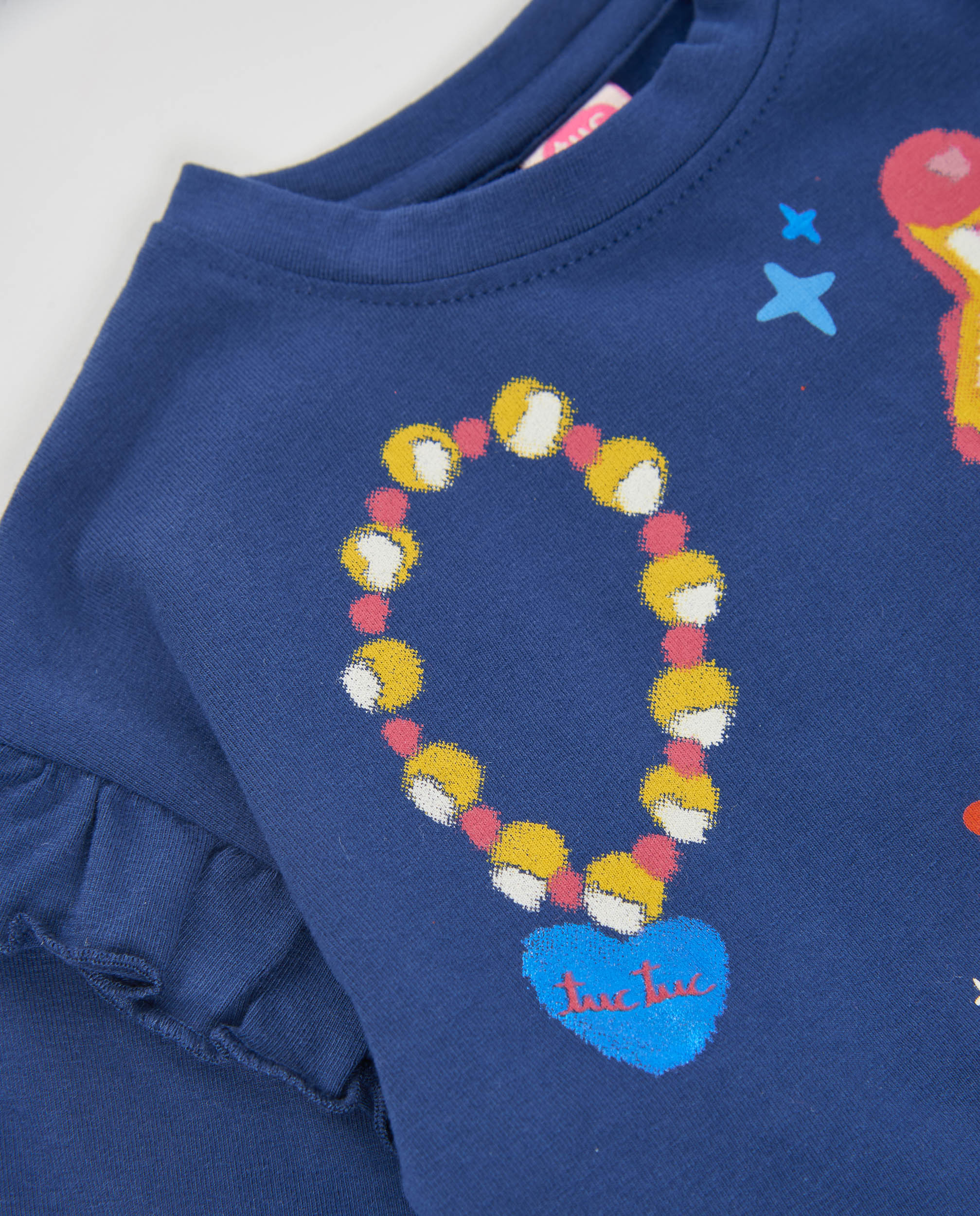 Camiseta de niña de punto con estampado frontal y volantes en hombros