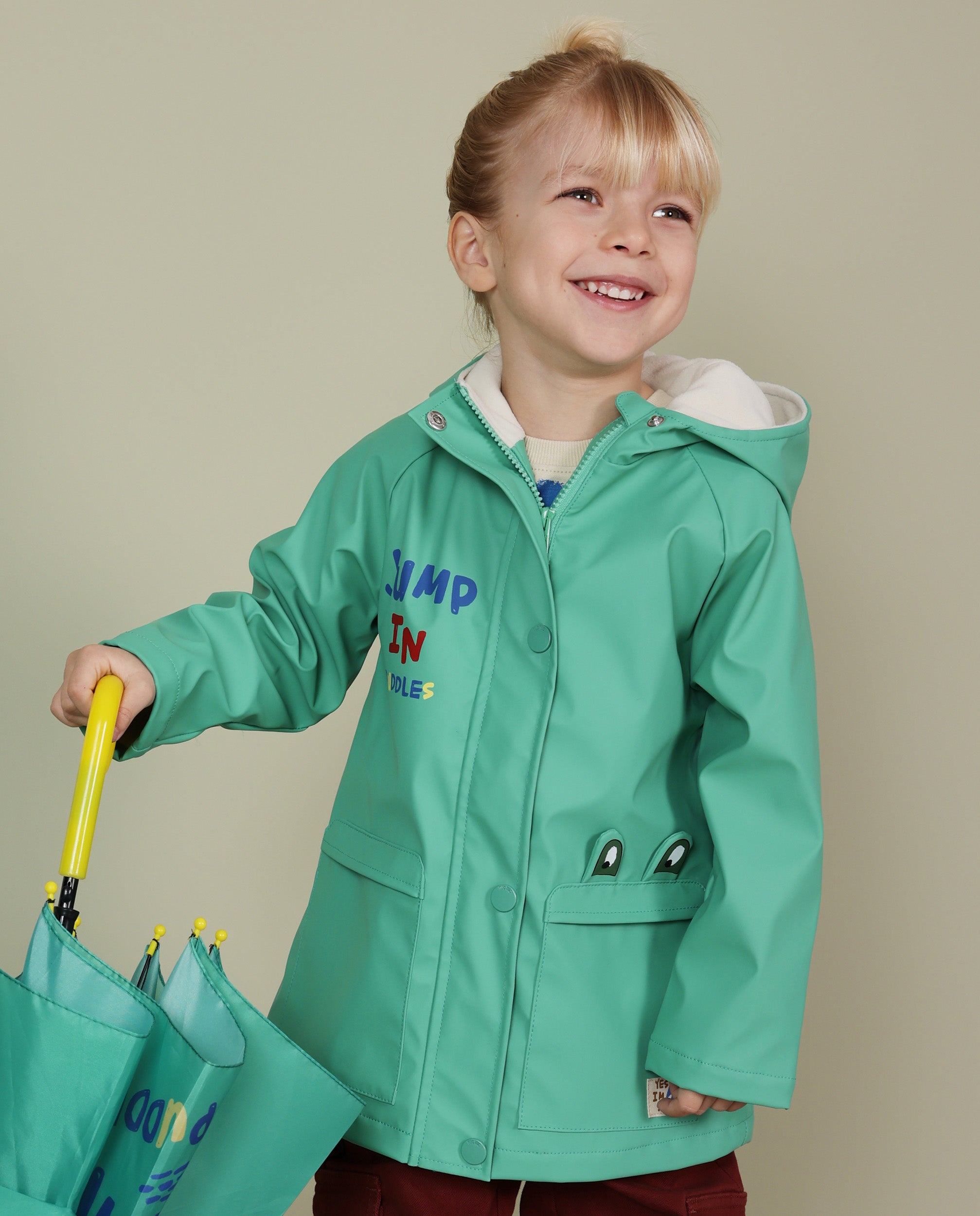Chubasquero de niño con capucha y diseño de ranita