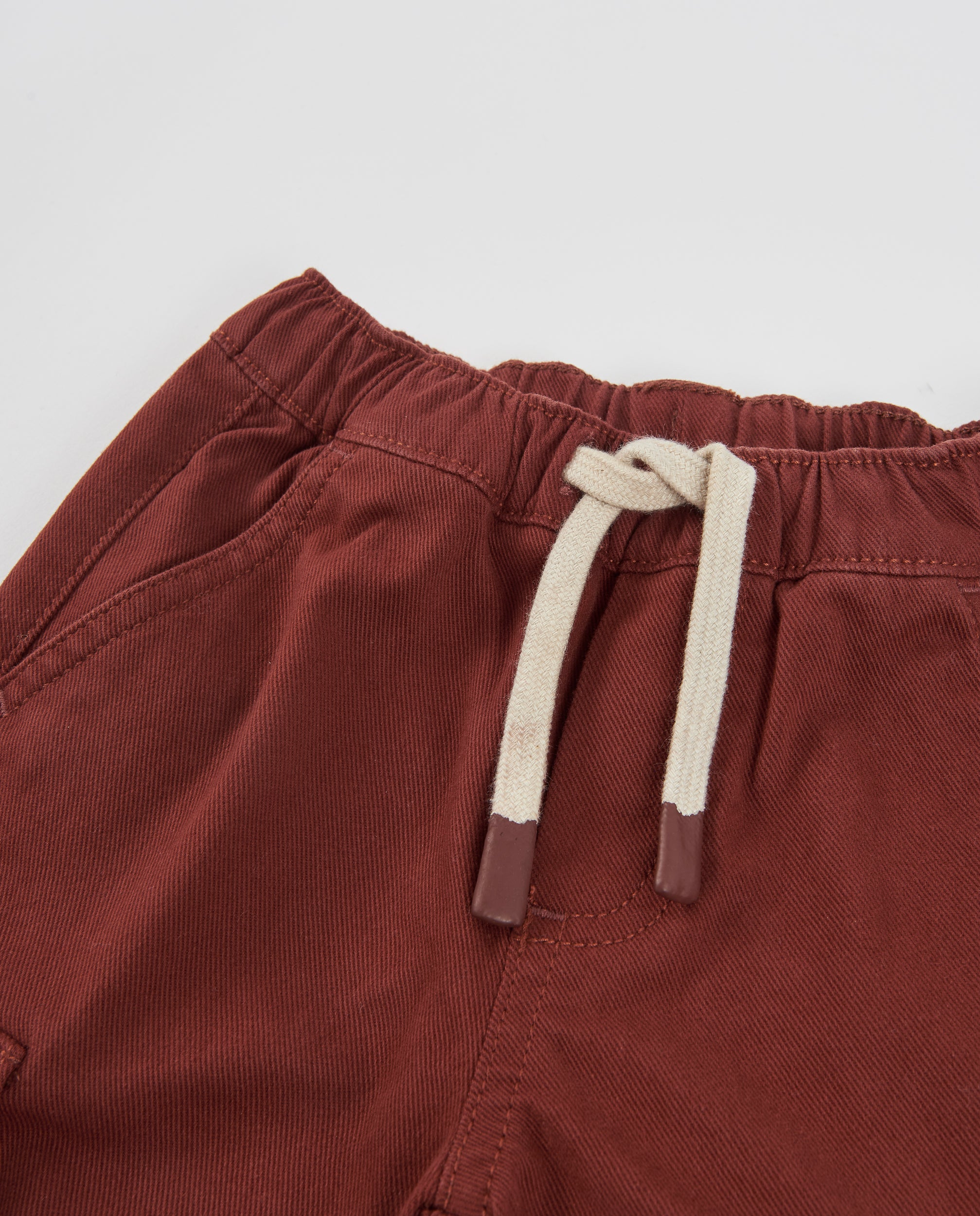 Pantalón cargo de niño de tela plana con bolsillos y cintura elástica