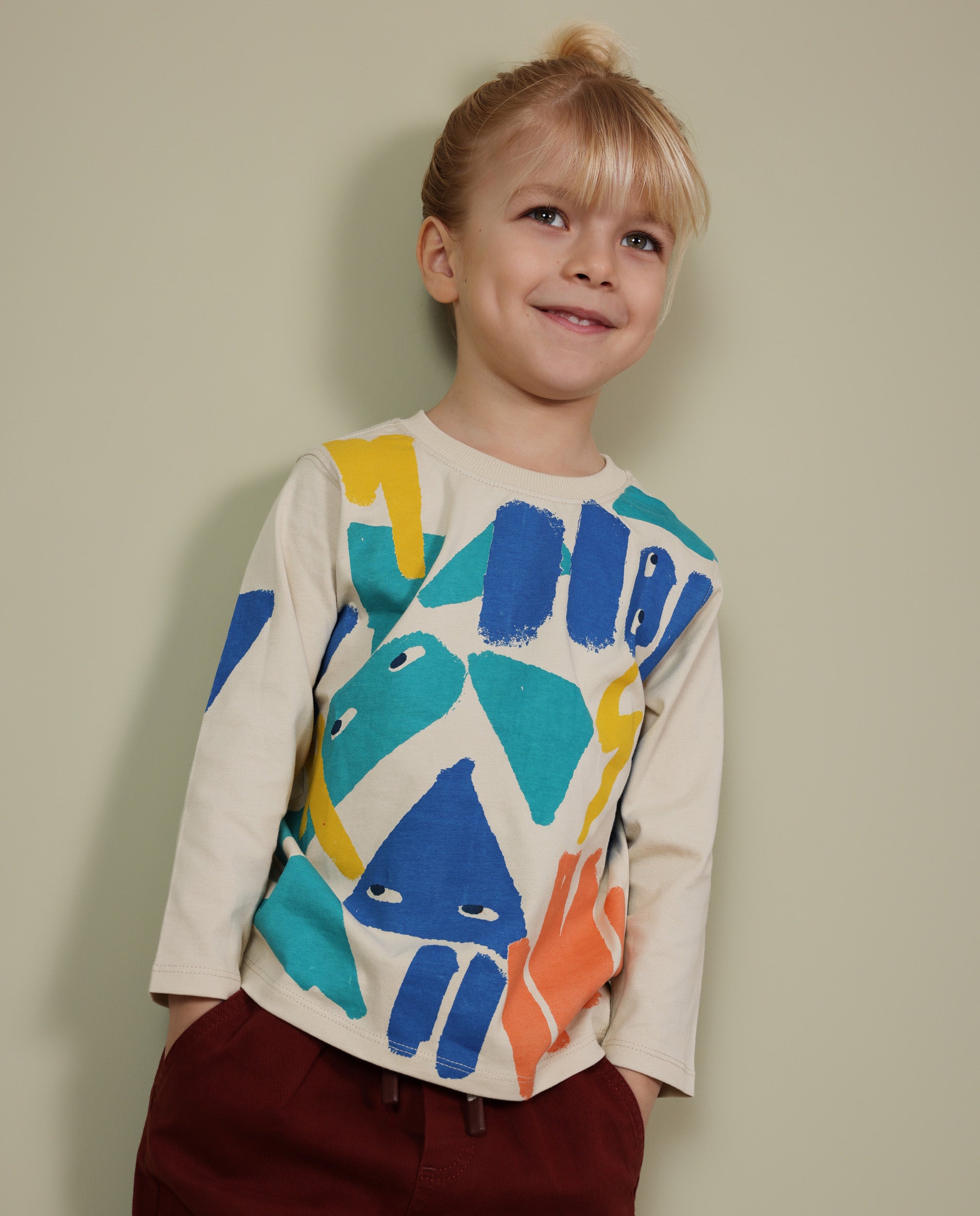 Camiseta de niño de punto con estampado geométrico y manga larga
