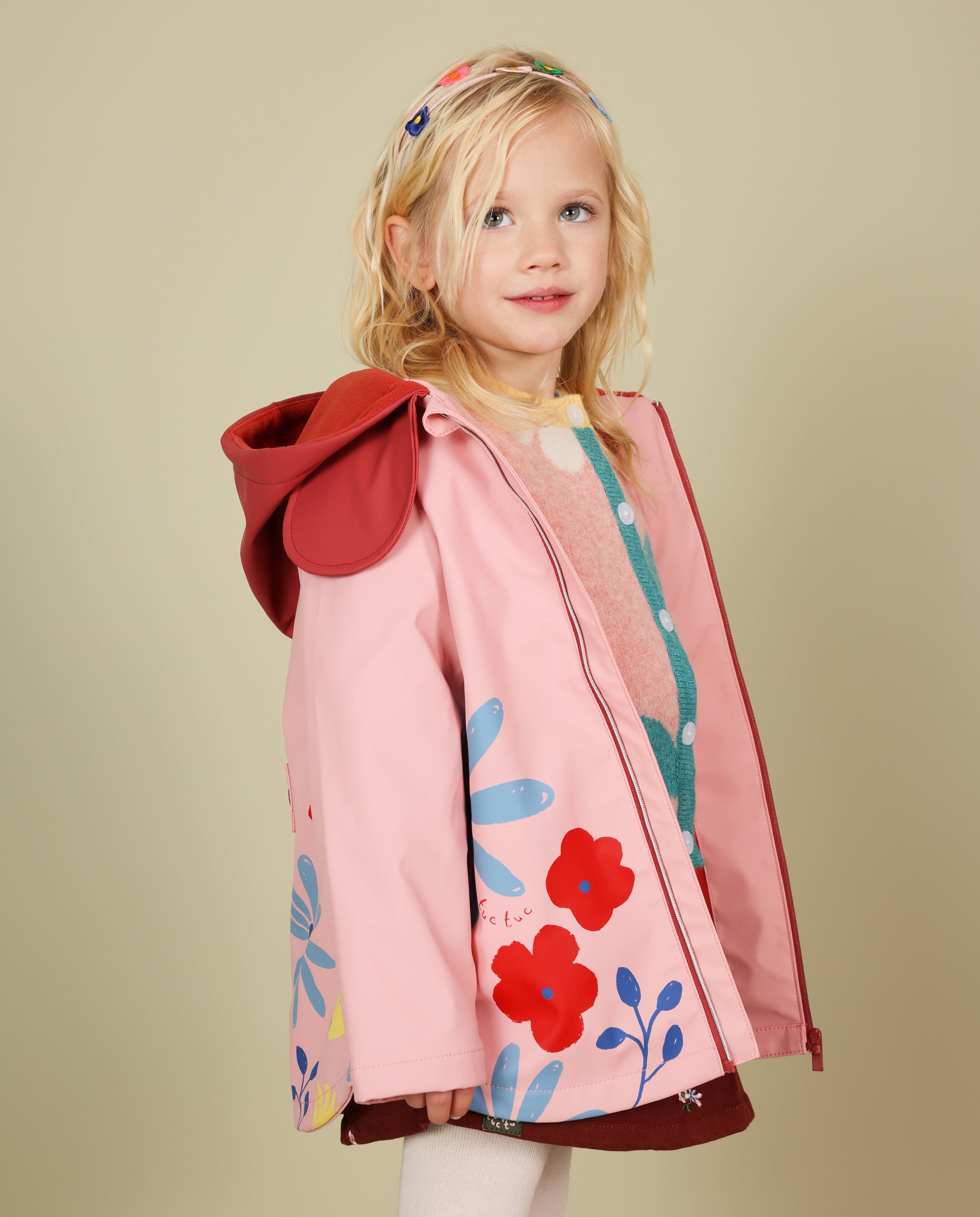 Chubasquero de niña con capucha y estampado floral