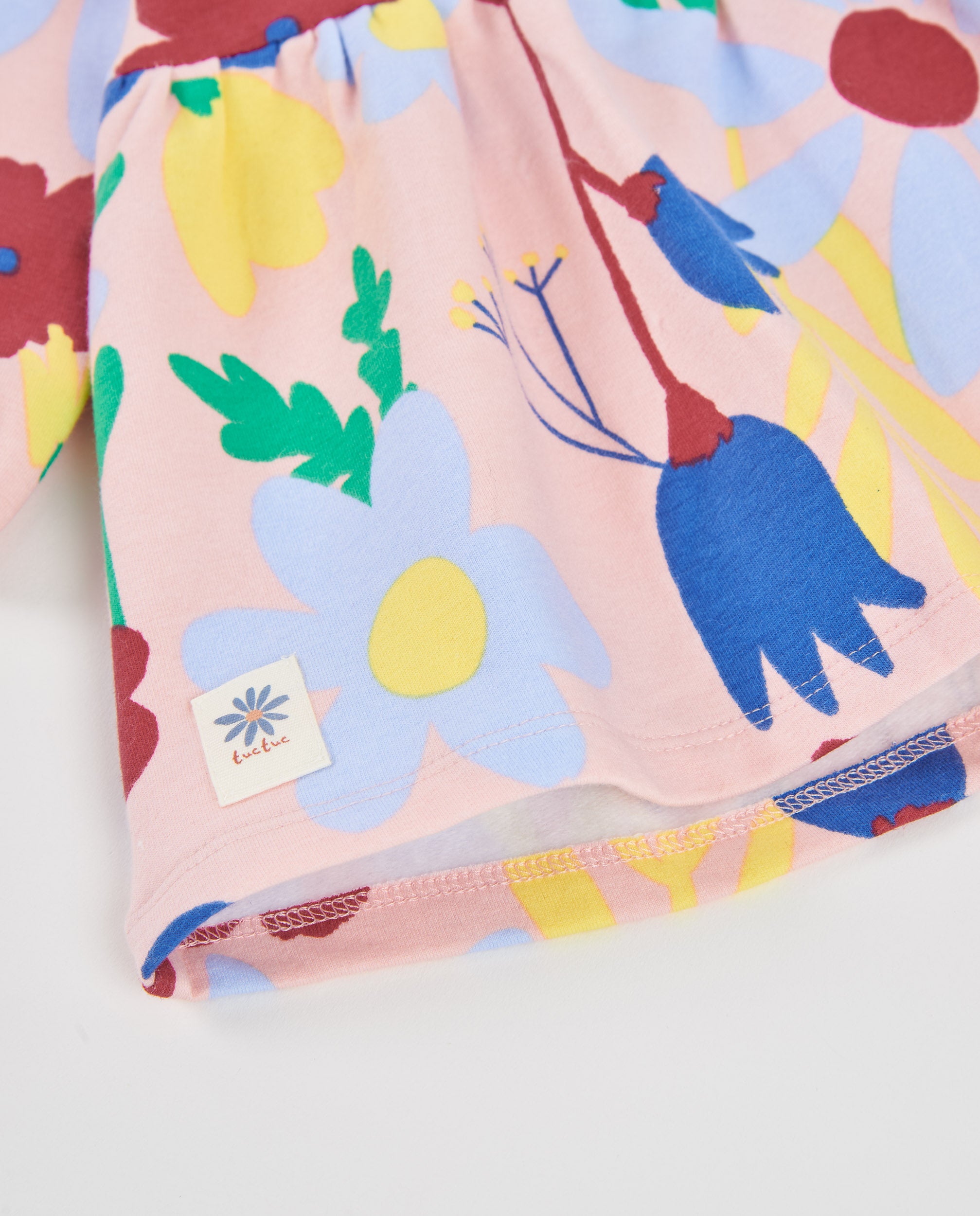 Vestido de niña de felpa con estampado floral integral