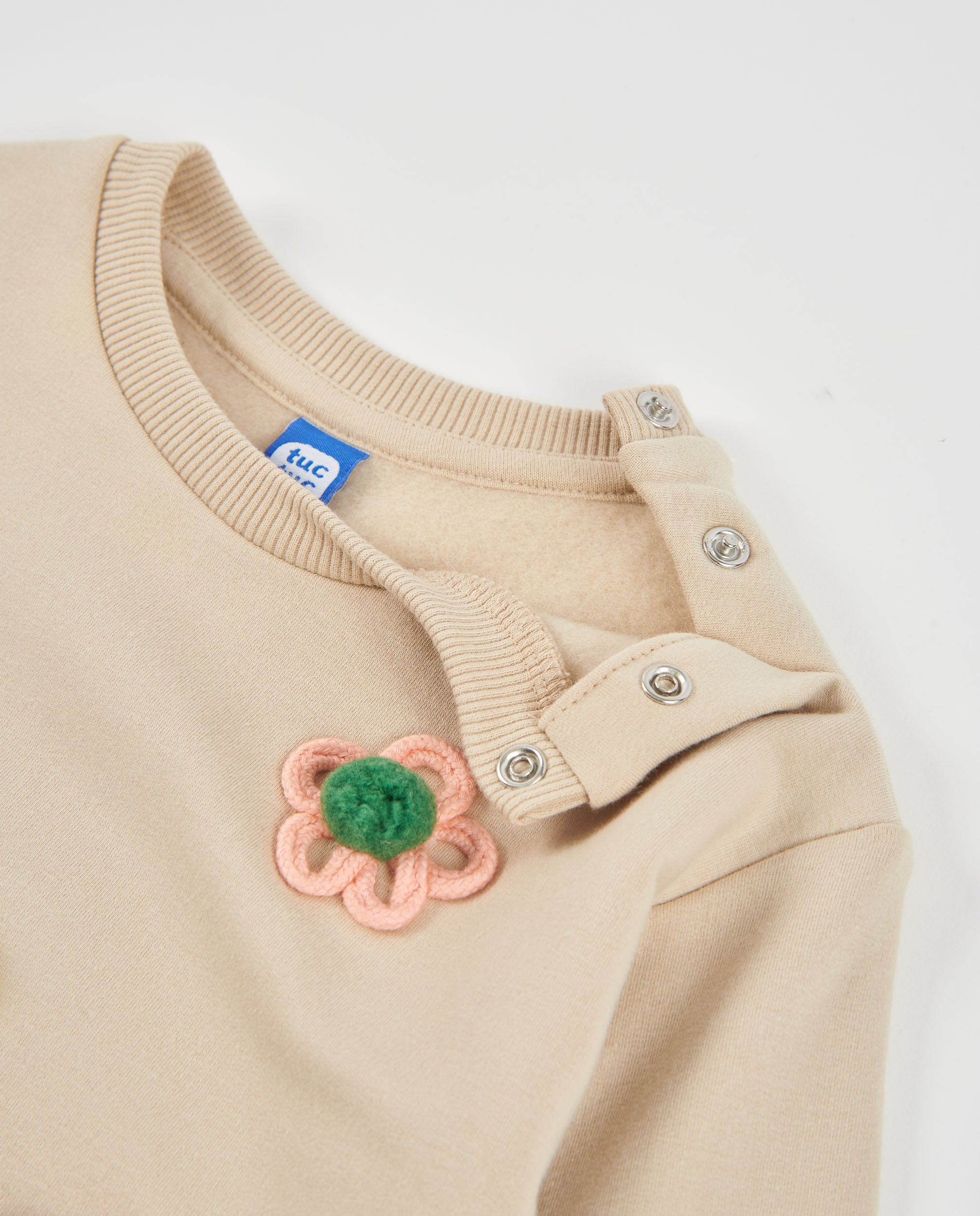 Sudadera de niña de felpa con bordados florales y tacto suave