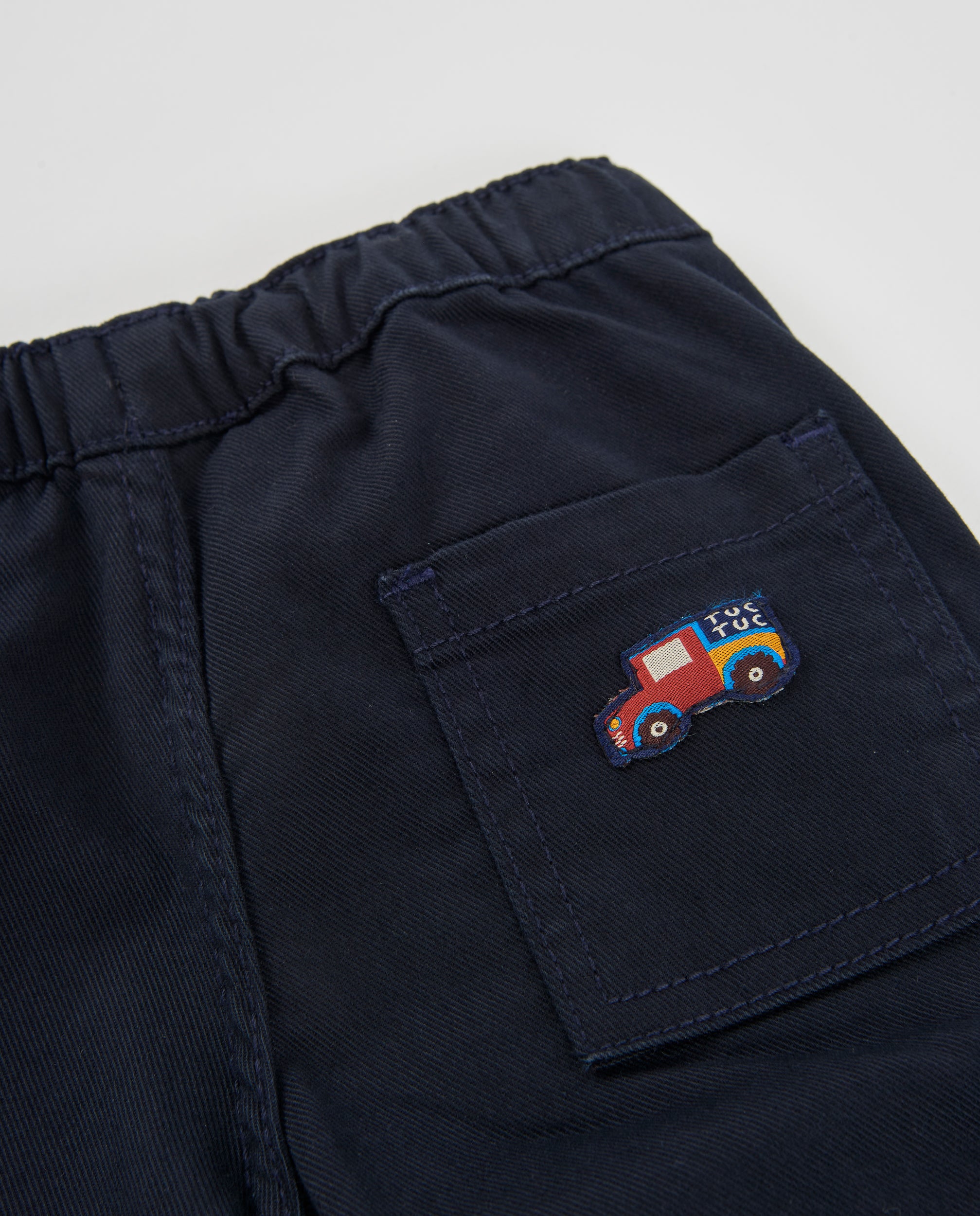 Pantalón cargo de niño de tela plana con bolsillos y tejido resistente