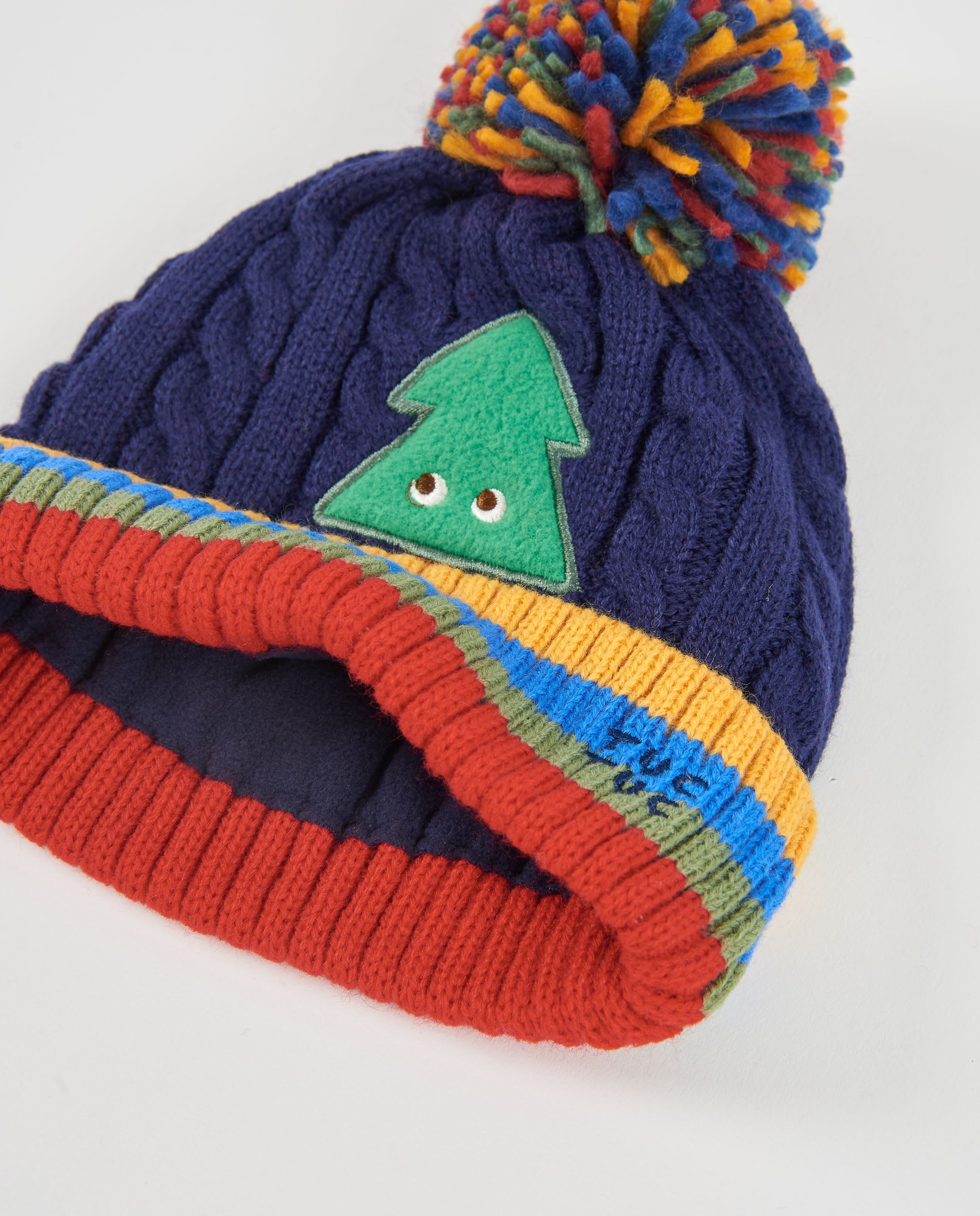 Set de niño de tricot con gorro y braga de cuello con diseño de árbol