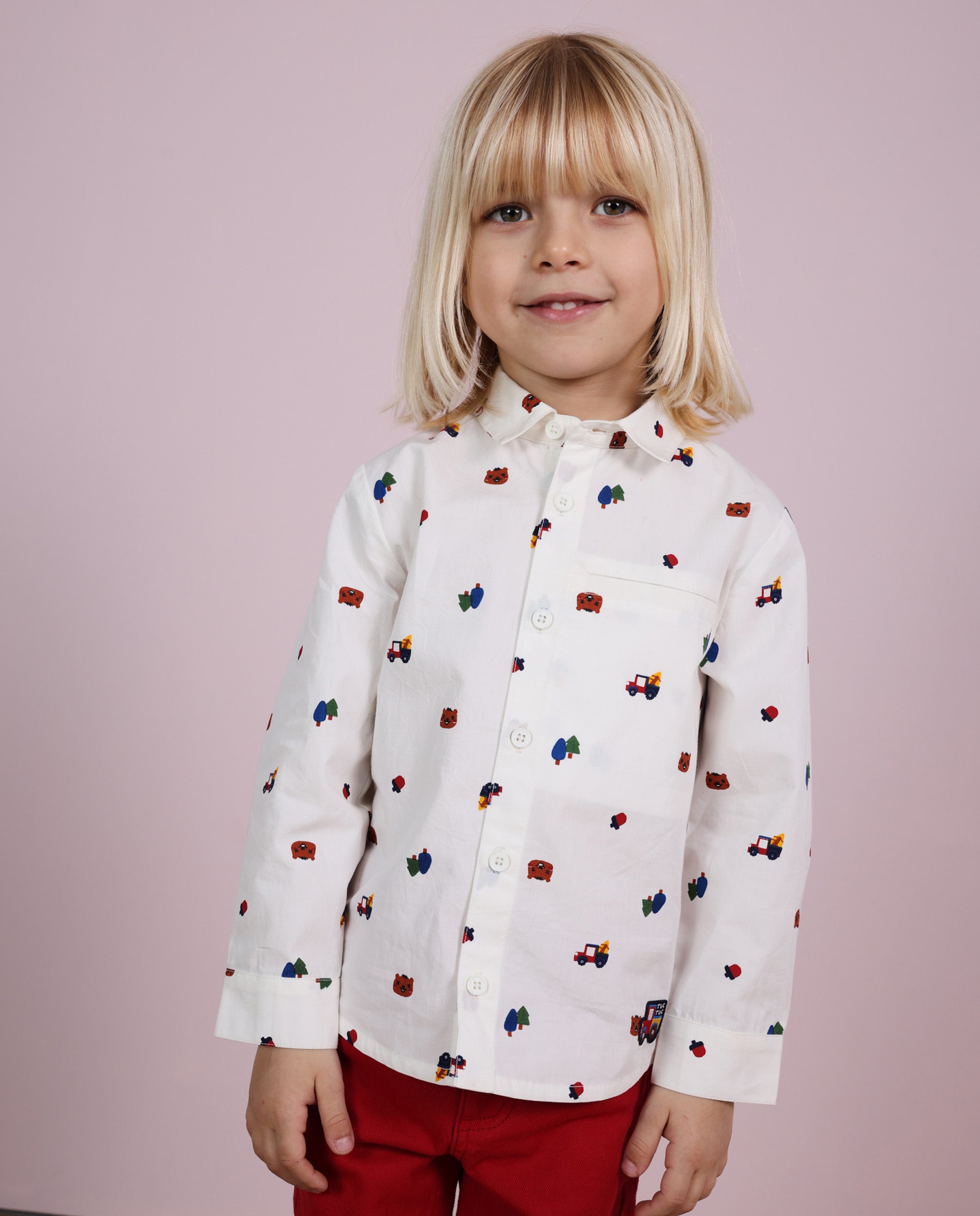 Camisa de niño de tela plana con estampado y botones frontales