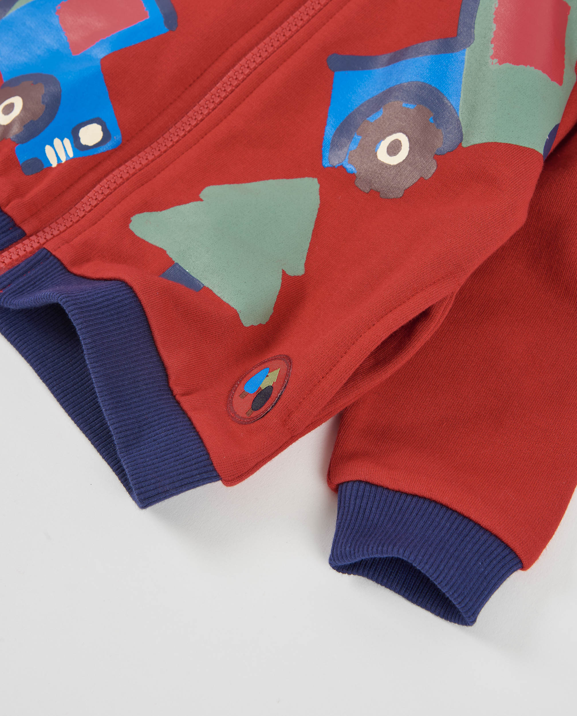 Sudadera de niño de felpa con capucha y diseño de automoviles