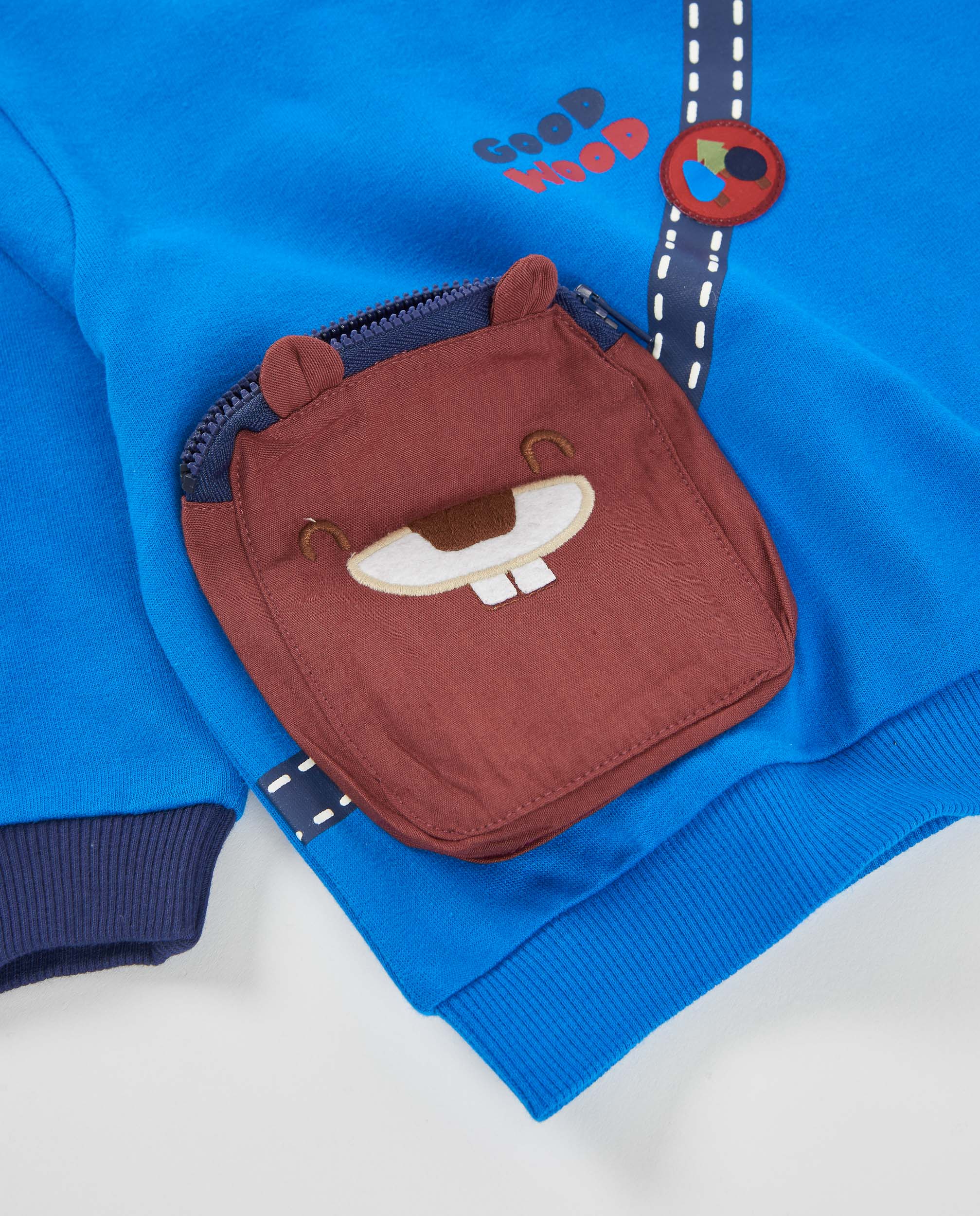 Sudadera de niño de felpa con aplique de bandolera y tacto suave