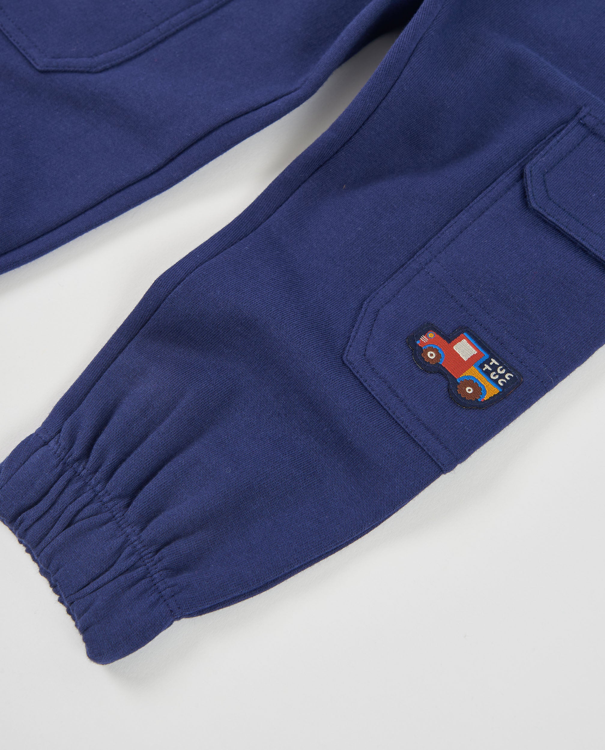 Pantalón de niño de felpa con bolsillos cargo y tacto suave