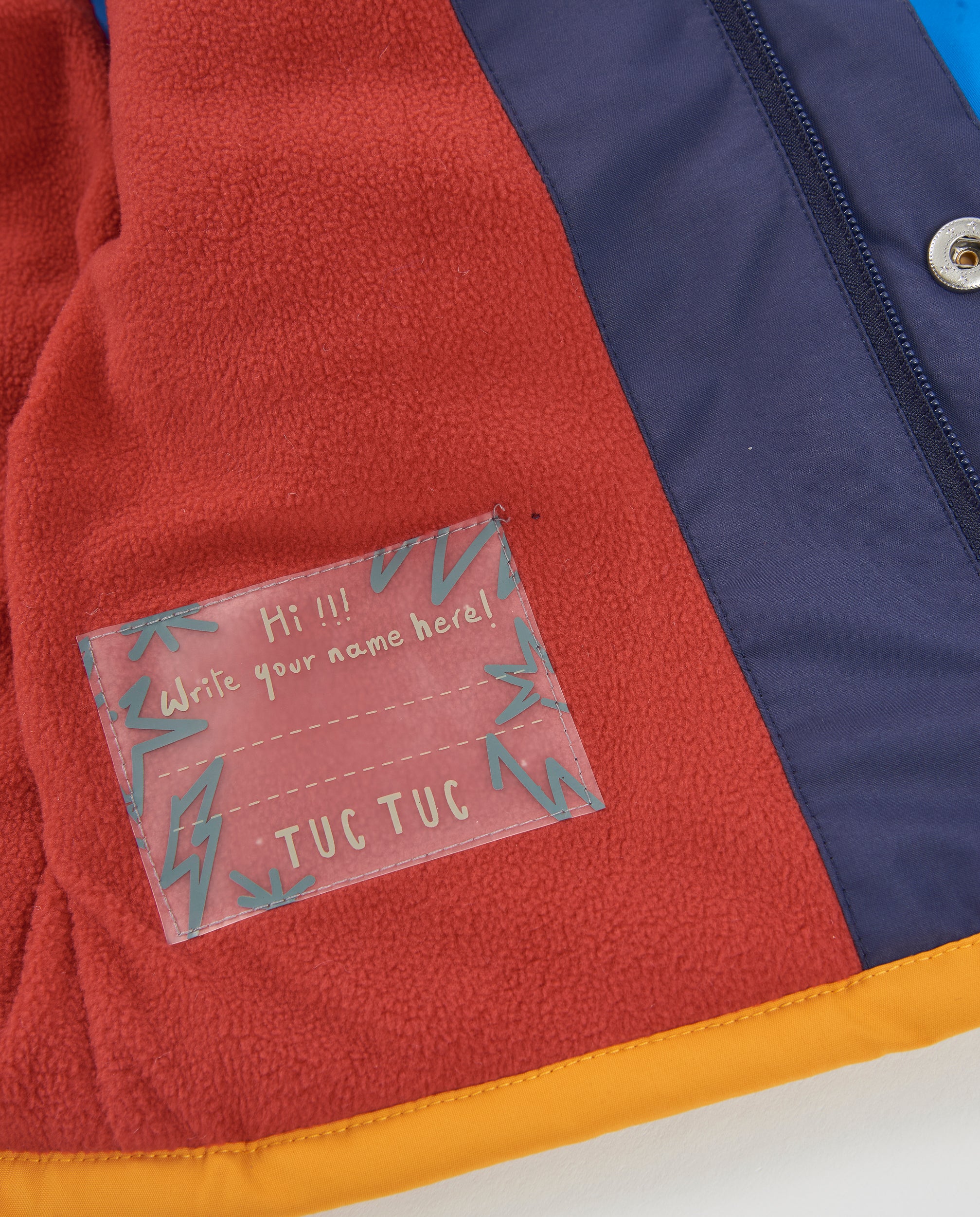 Abrigo de niño acolchado con capucha y tejido impermeable