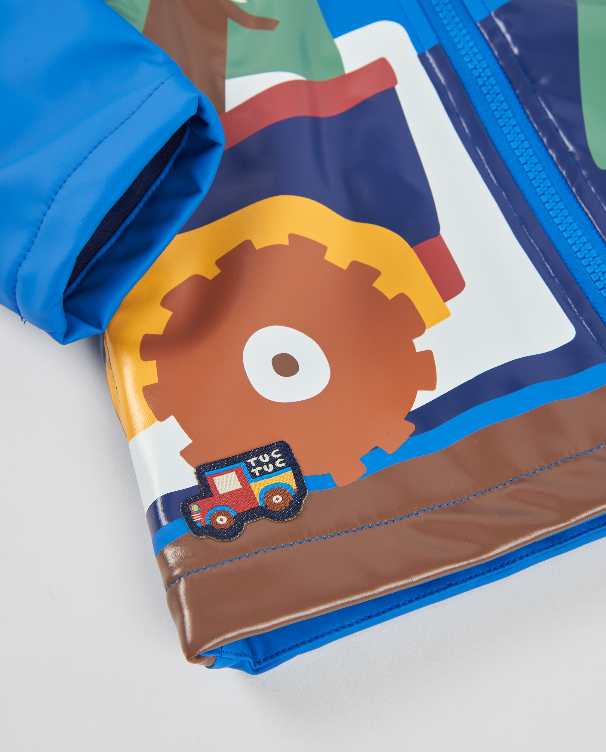 Chubasquero de niño con estampado lúdico y capucha divertida