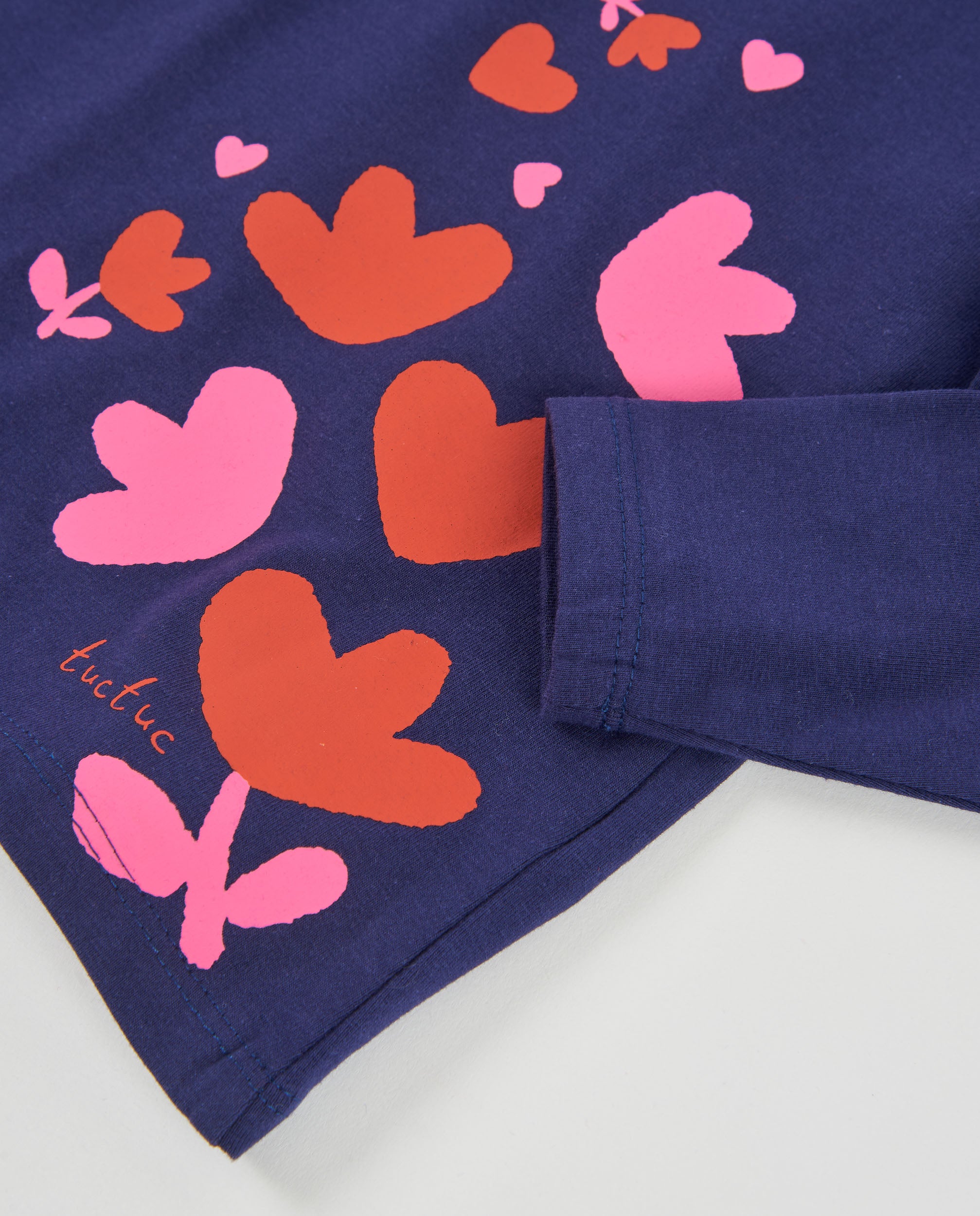 Camiseta de niña de punto con manga larga y estampado de corazones