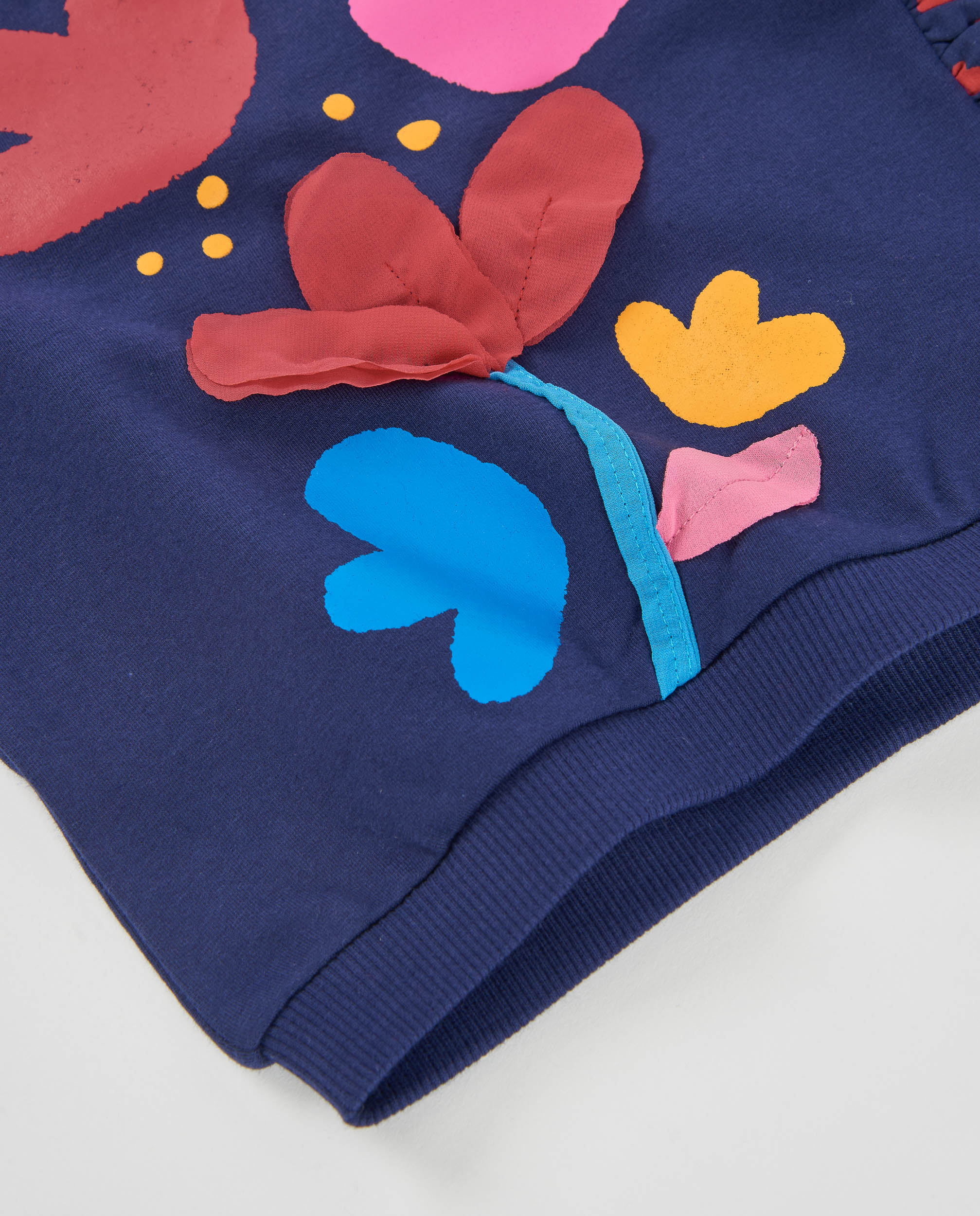 Sudadera de niña de felpa con estampado floral y volantes