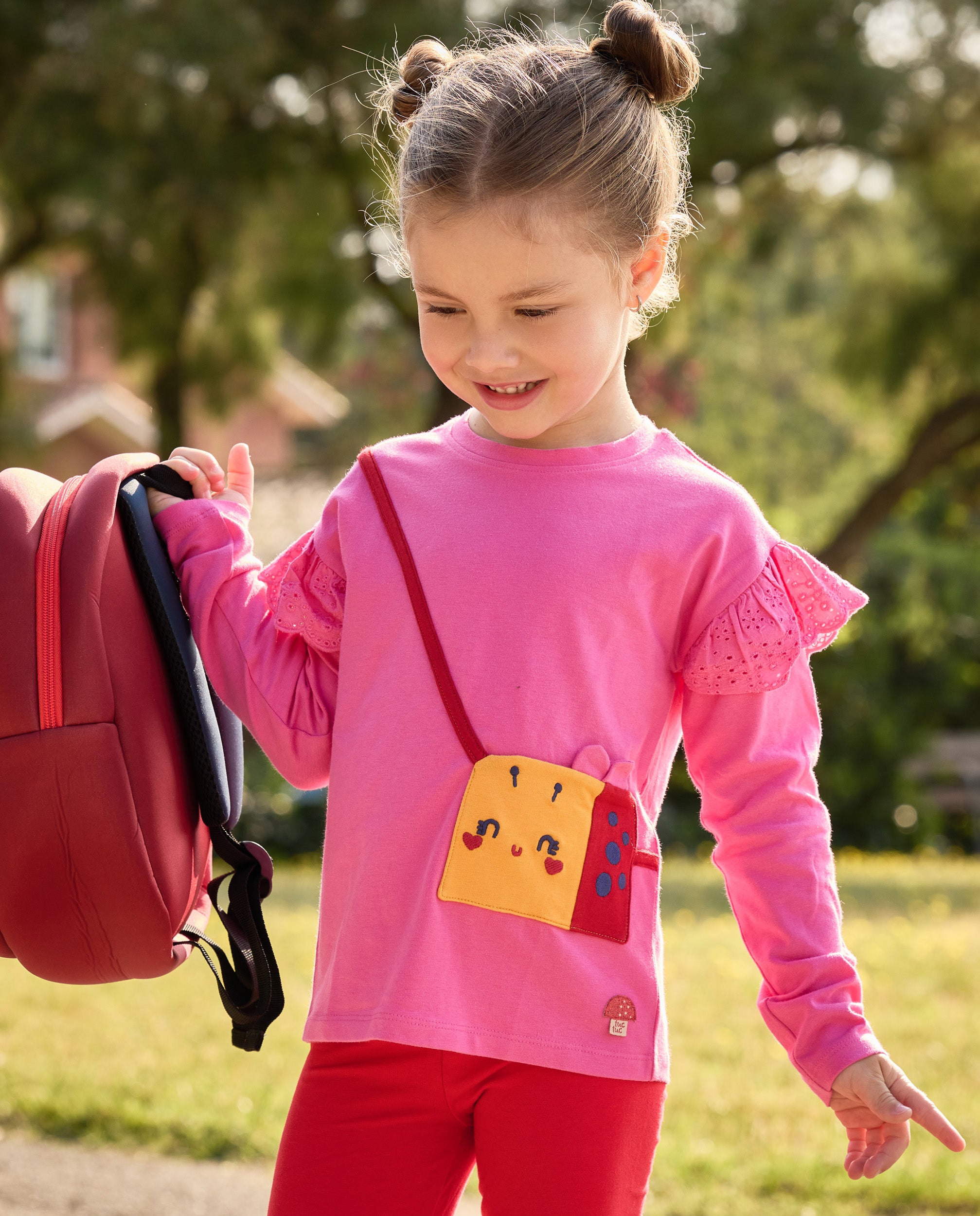 Camiseta de niña de punto con volantes y diseño divertido