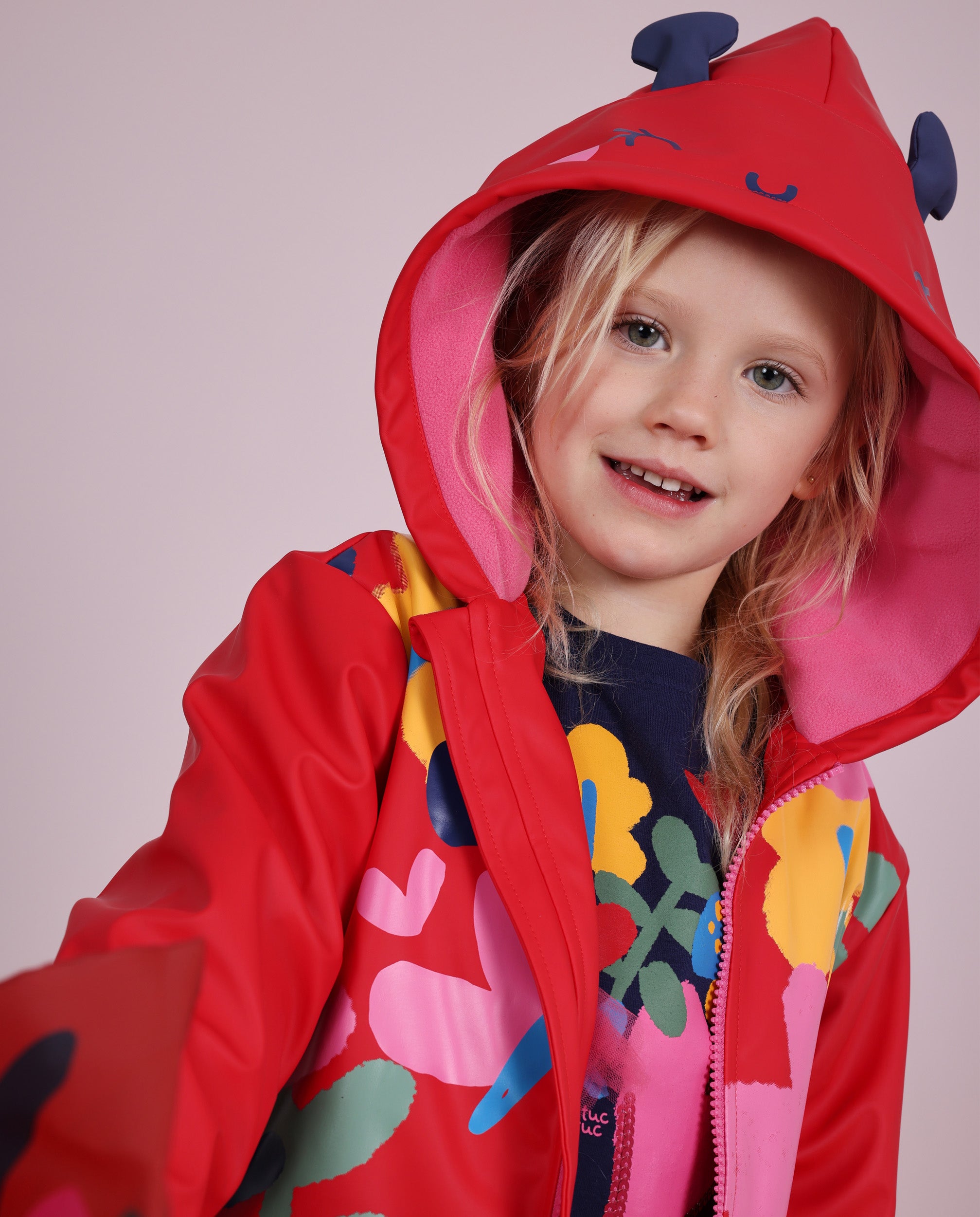 Chubasquero de niña con capucha y diseño de mariquita