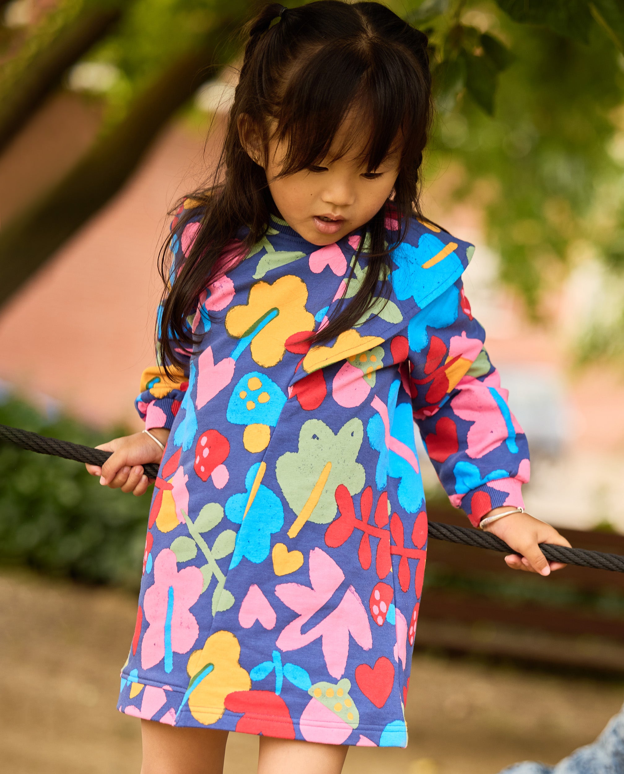 Vestido de niña de felpa con estampado floral y tacto cálido