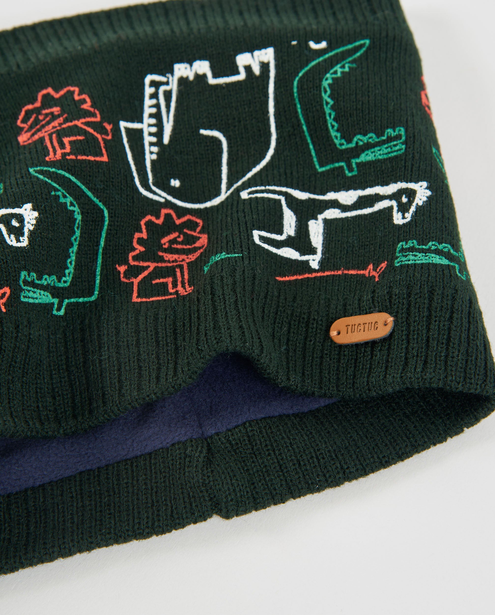 Set de niño de tricot con gorro y braga de cuello estampada
