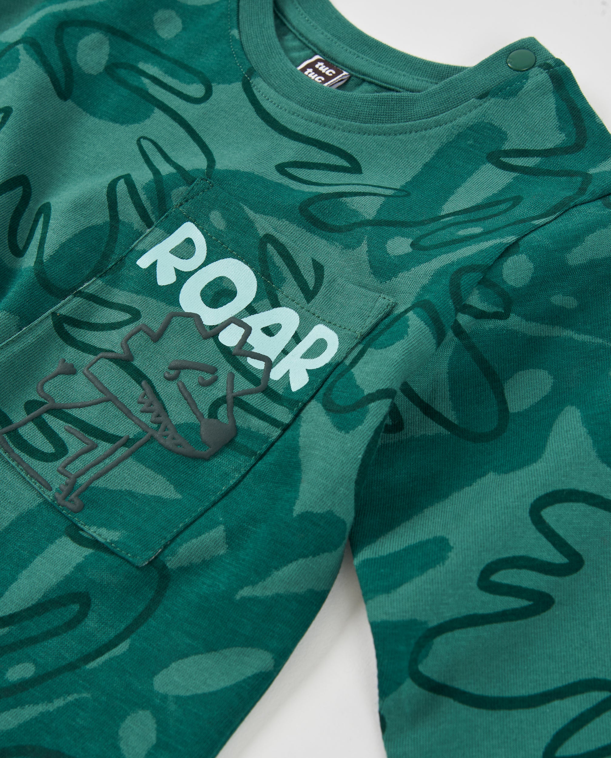 Camiseta de niño de punto con diseño de selva y bolsillo