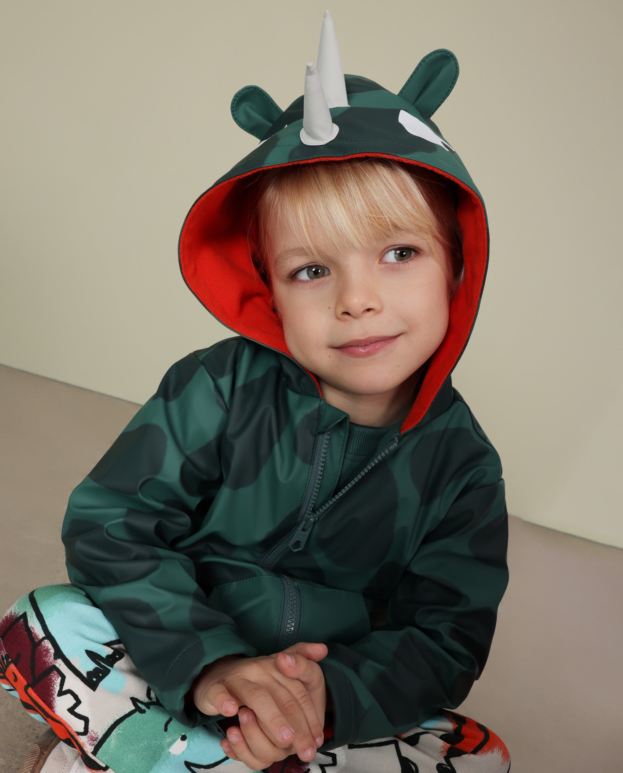 Chubasquero de niño con diseño de rinoceronte y capucha forrada