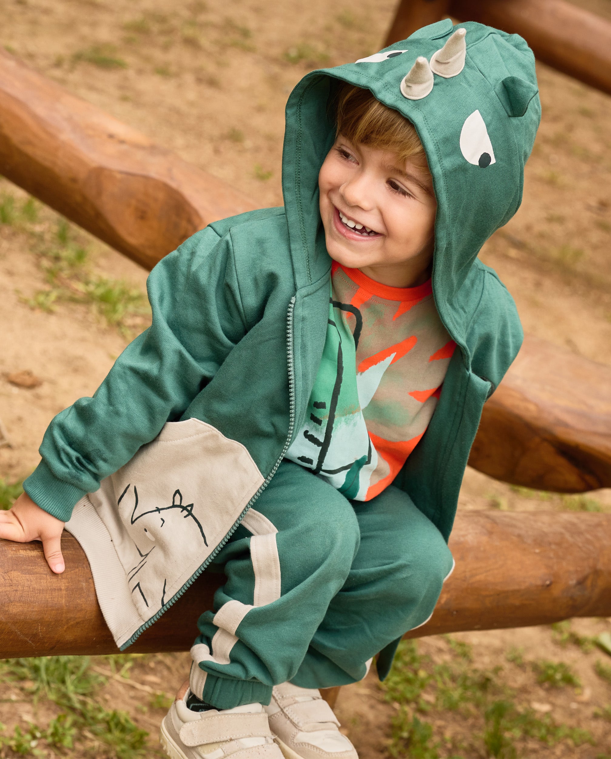 Conjunto de niño de felpa con sudadera de capucha de rinoceronte y pantalón