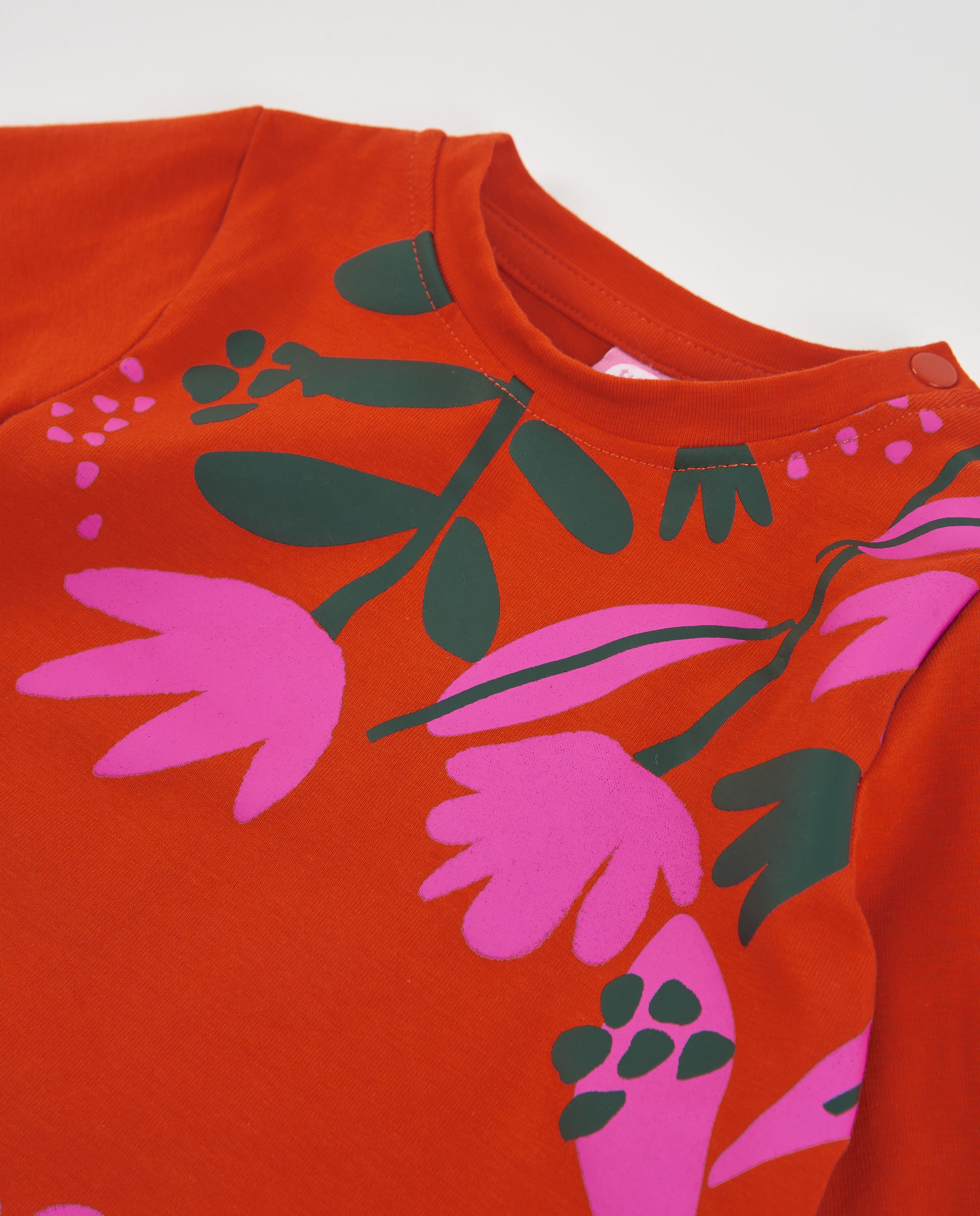 Camiseta de niña de punto con estampado de flores y manga larga