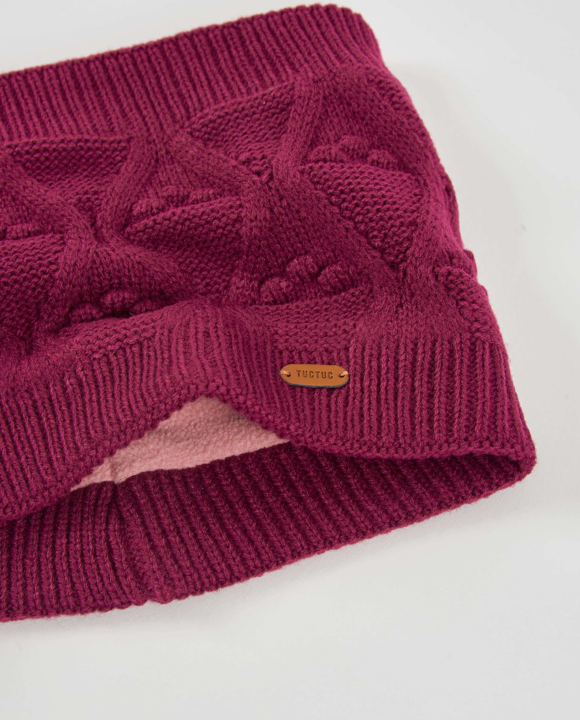 Set de niña de tricot con gorro y braga de cuello texturizada