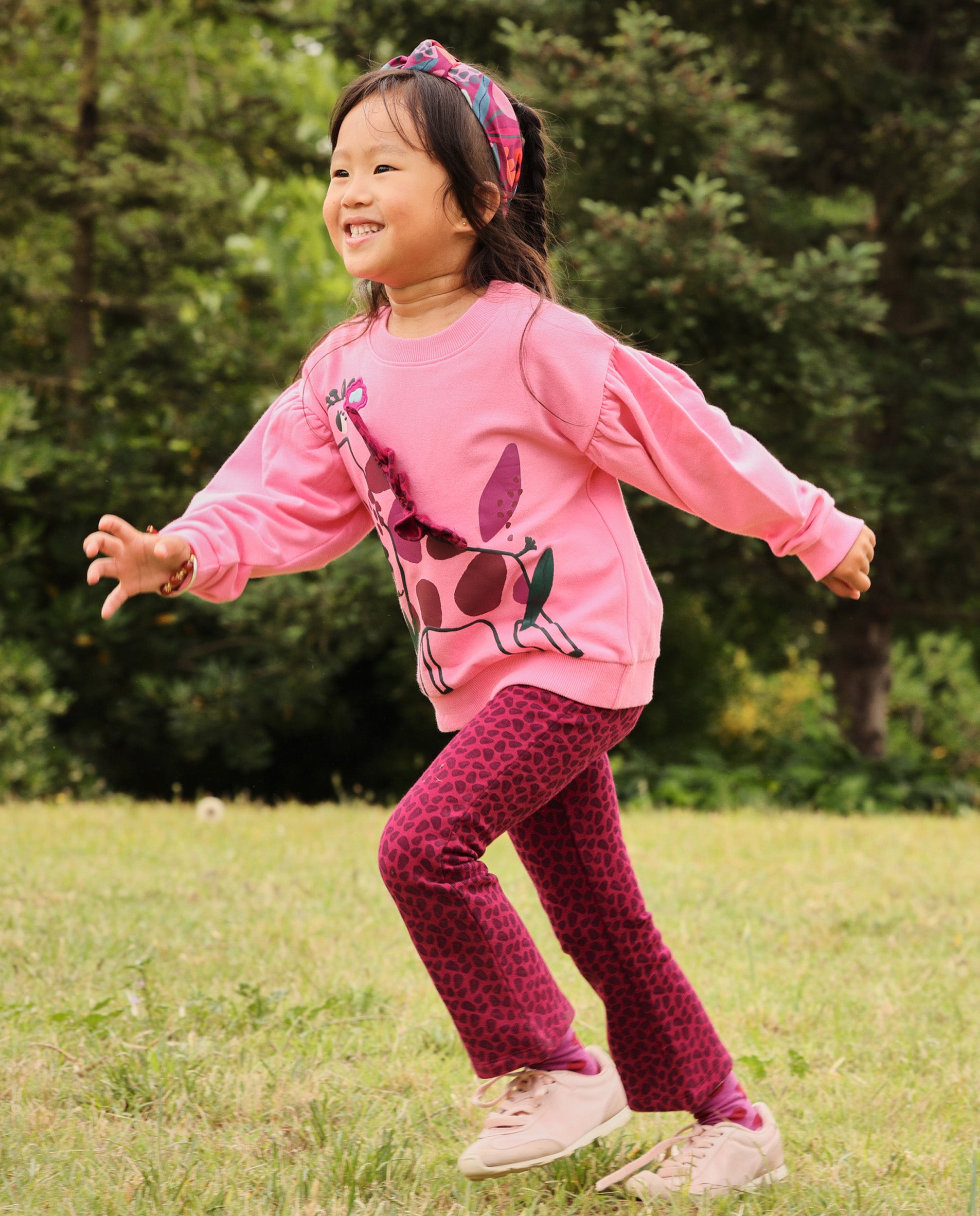 Pantalón de niña de felpa con diseño animal print y tacto suave