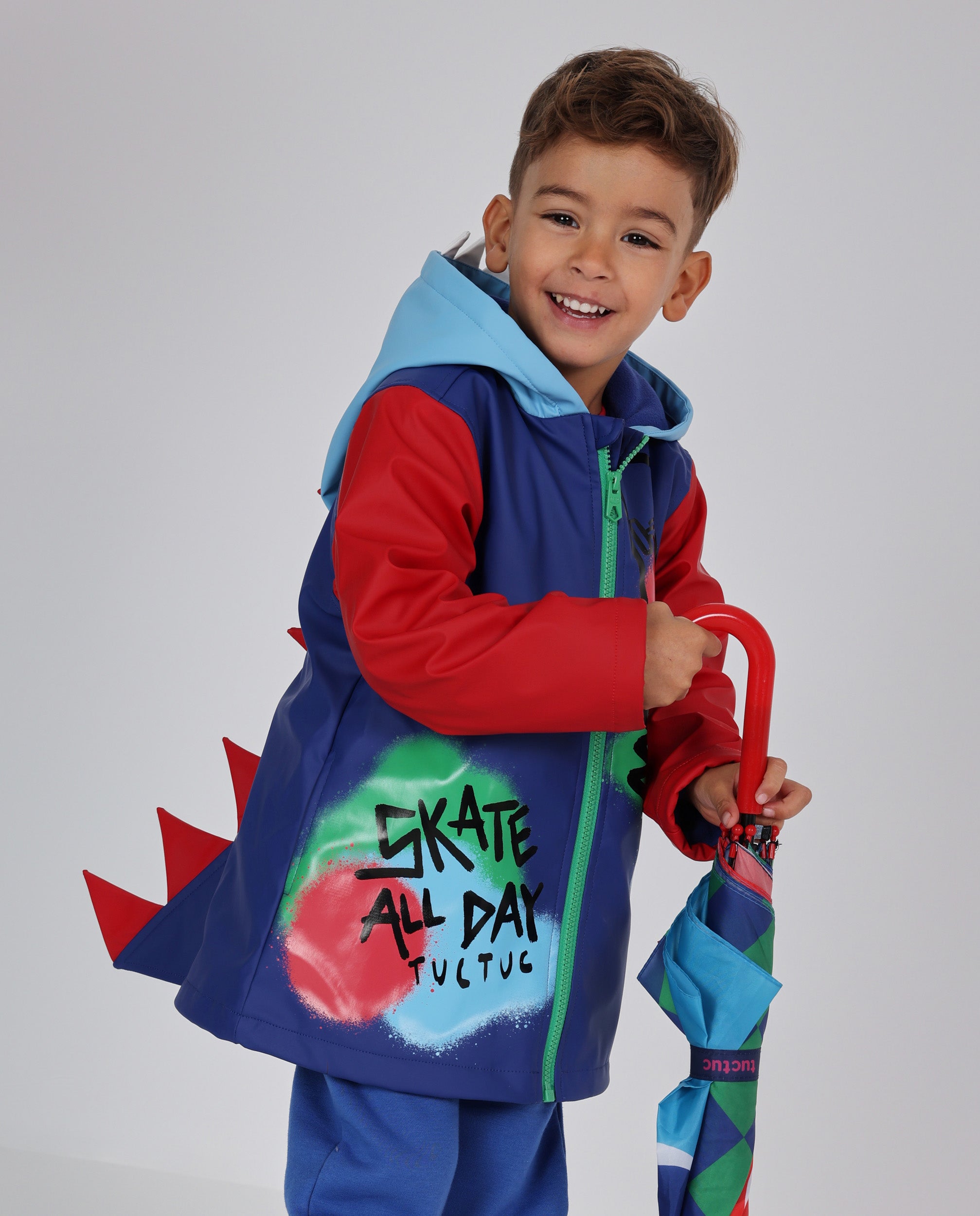 Chubasquero de niño con capucha y estampado de dinosaurio