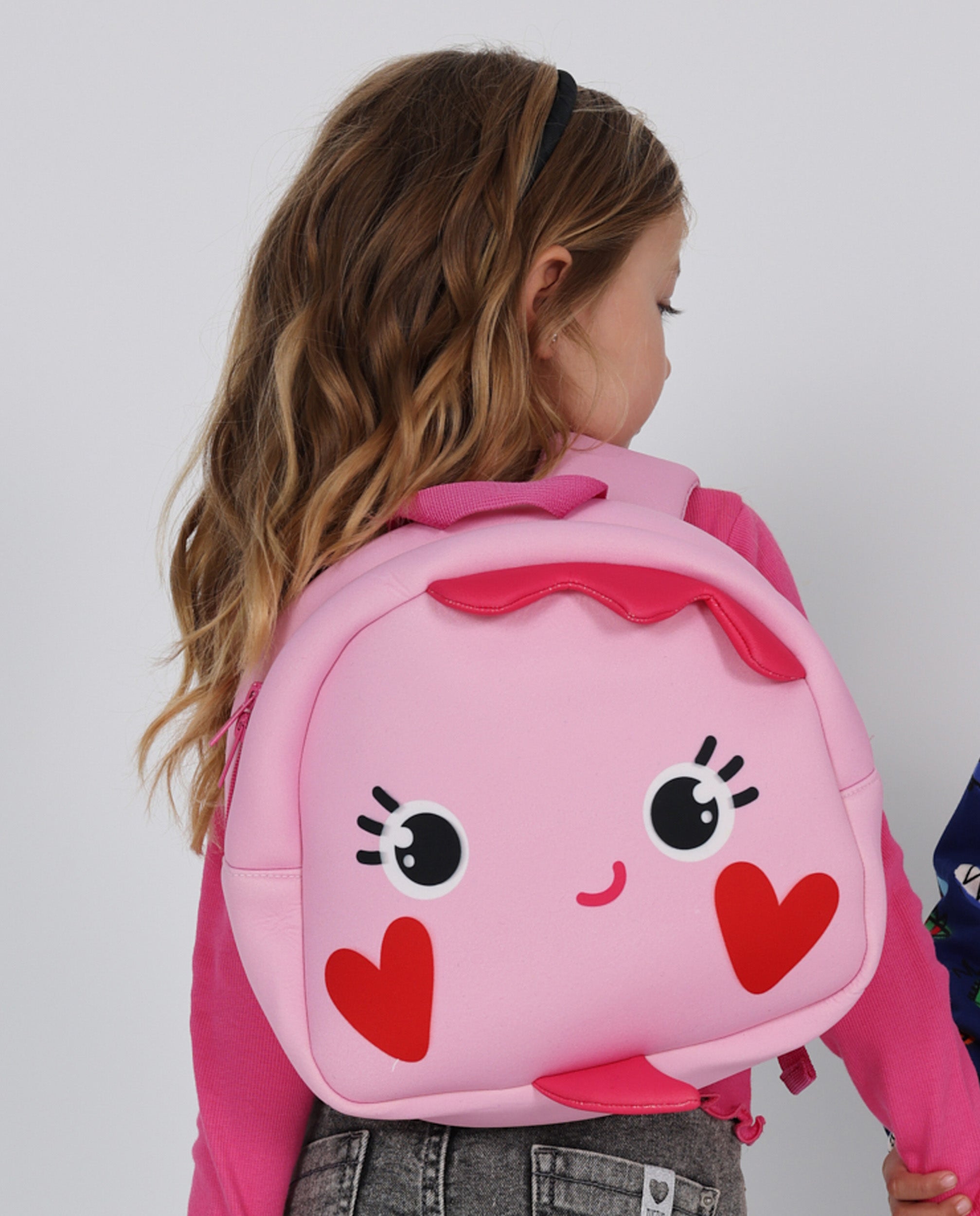 Mochila de niña con diseño divertido y respaldo acolchado