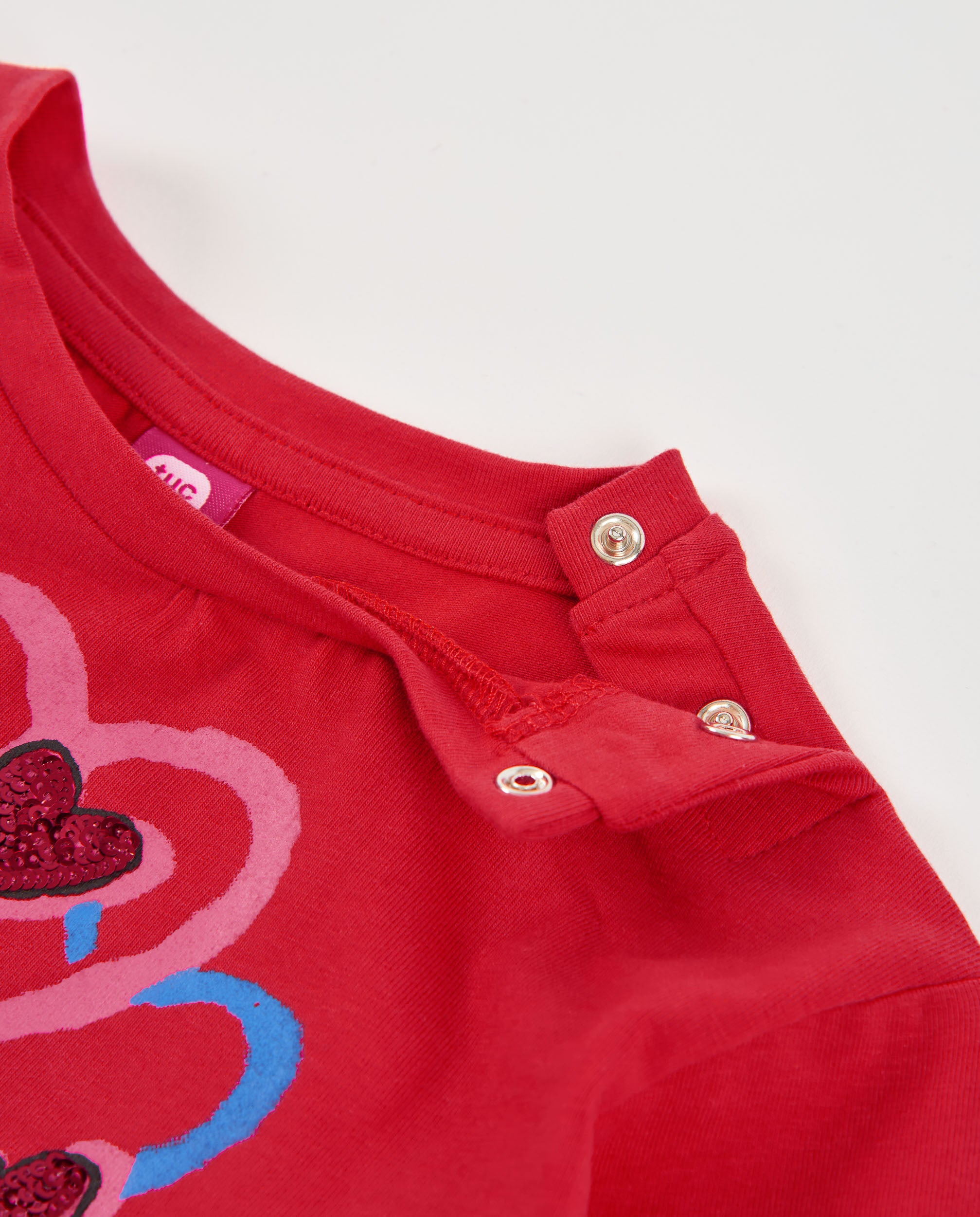 Camiseta de niña de punto con diseño de corazones y lazos